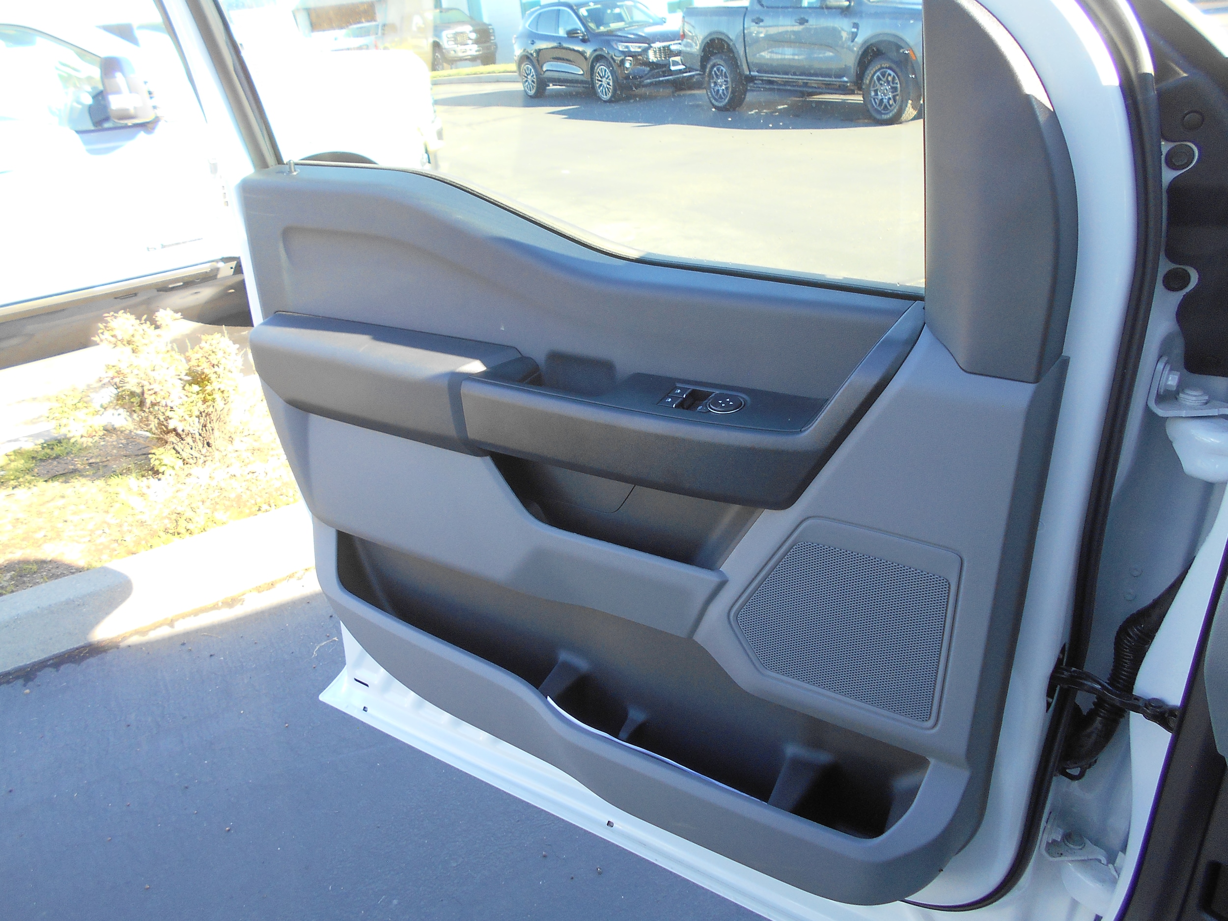 2025 Ford F-550 Super Duty Chassis Cab XL - Photo 7