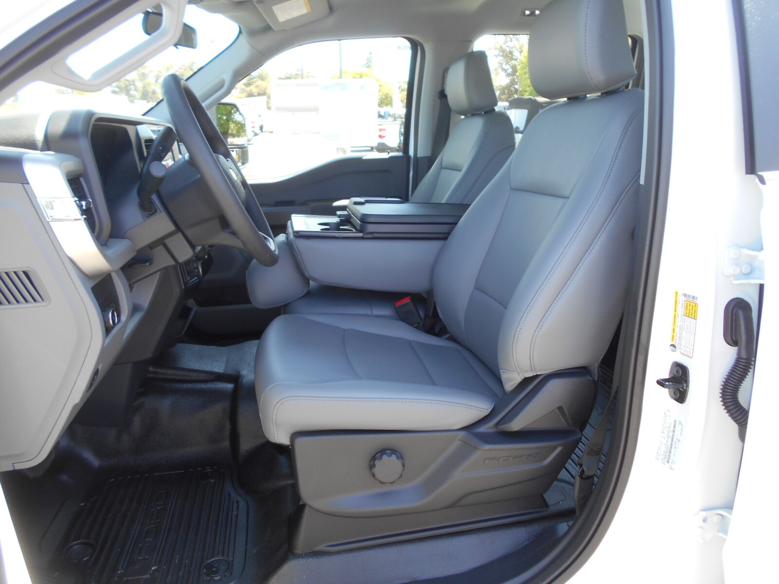 2025 Ford F-250 XL photo 3