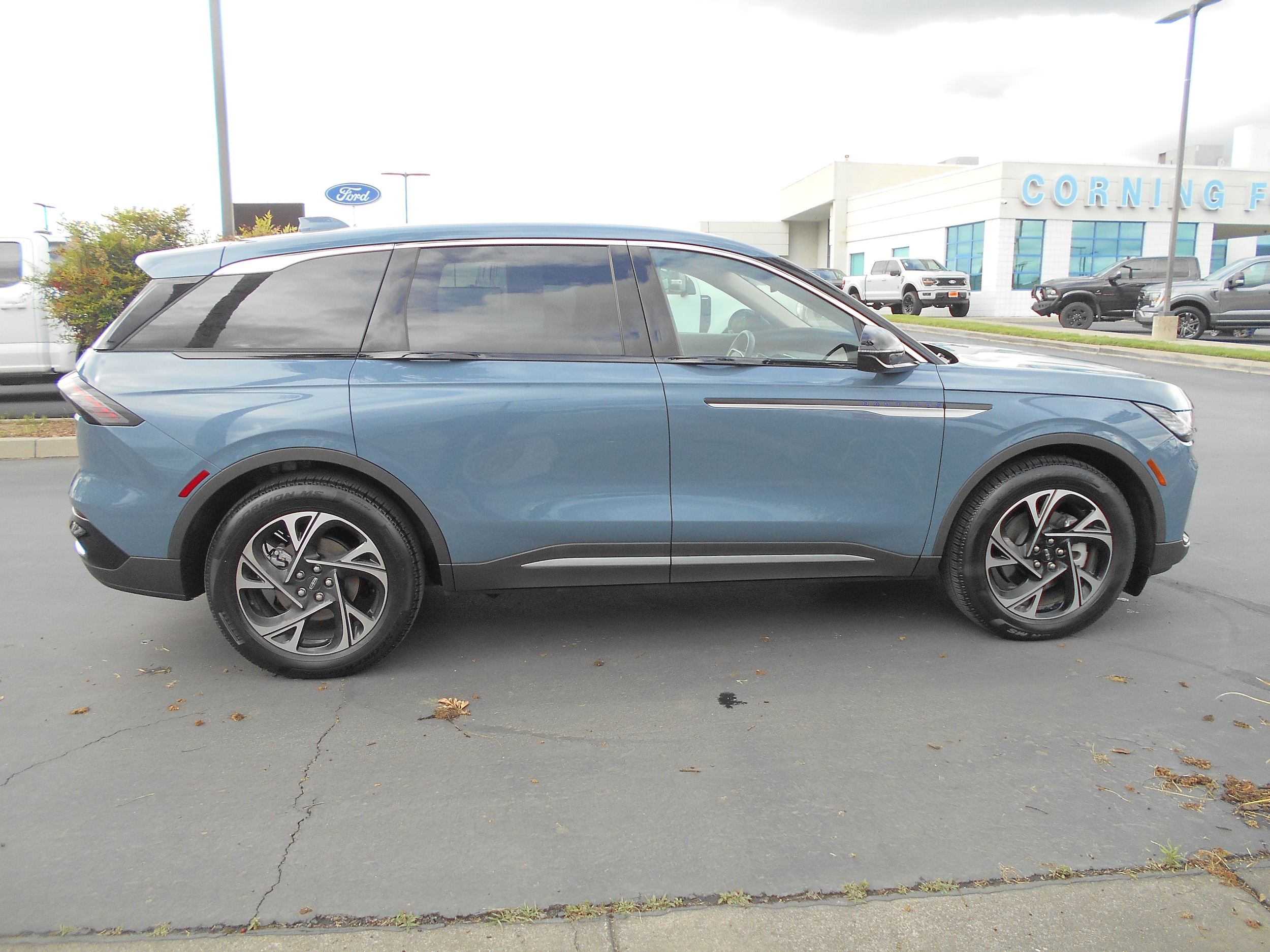 2025 Lincoln Nautilus Premiere II photo 5