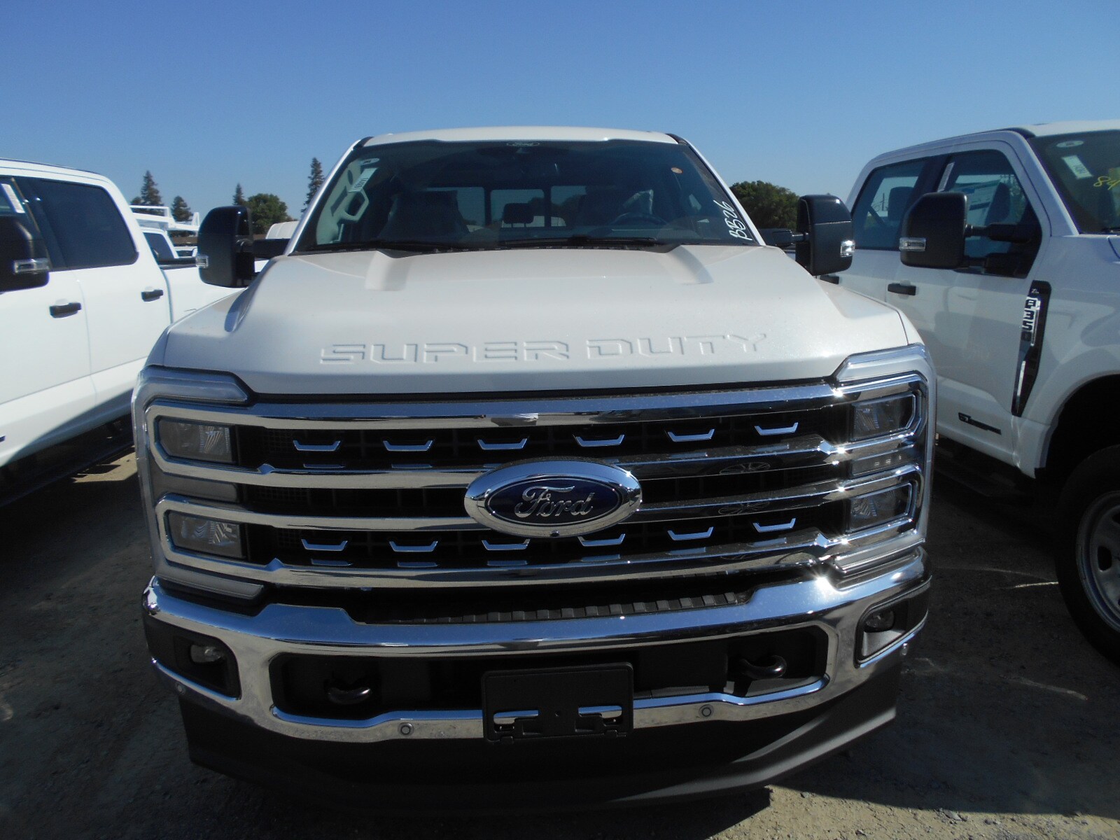 2025 Ford F-350 Lariat photo 2