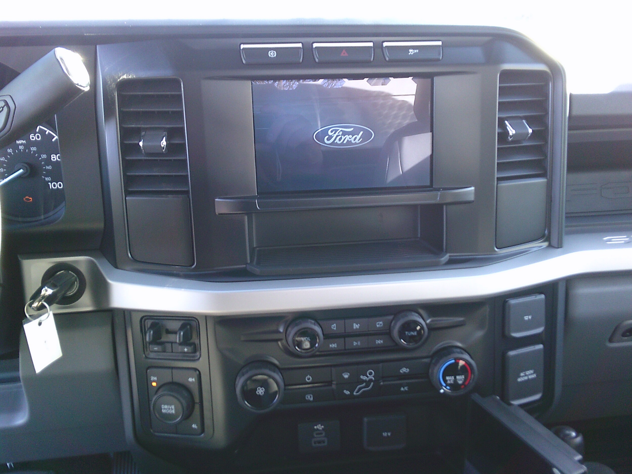 2024 Ford F-600 photo 3