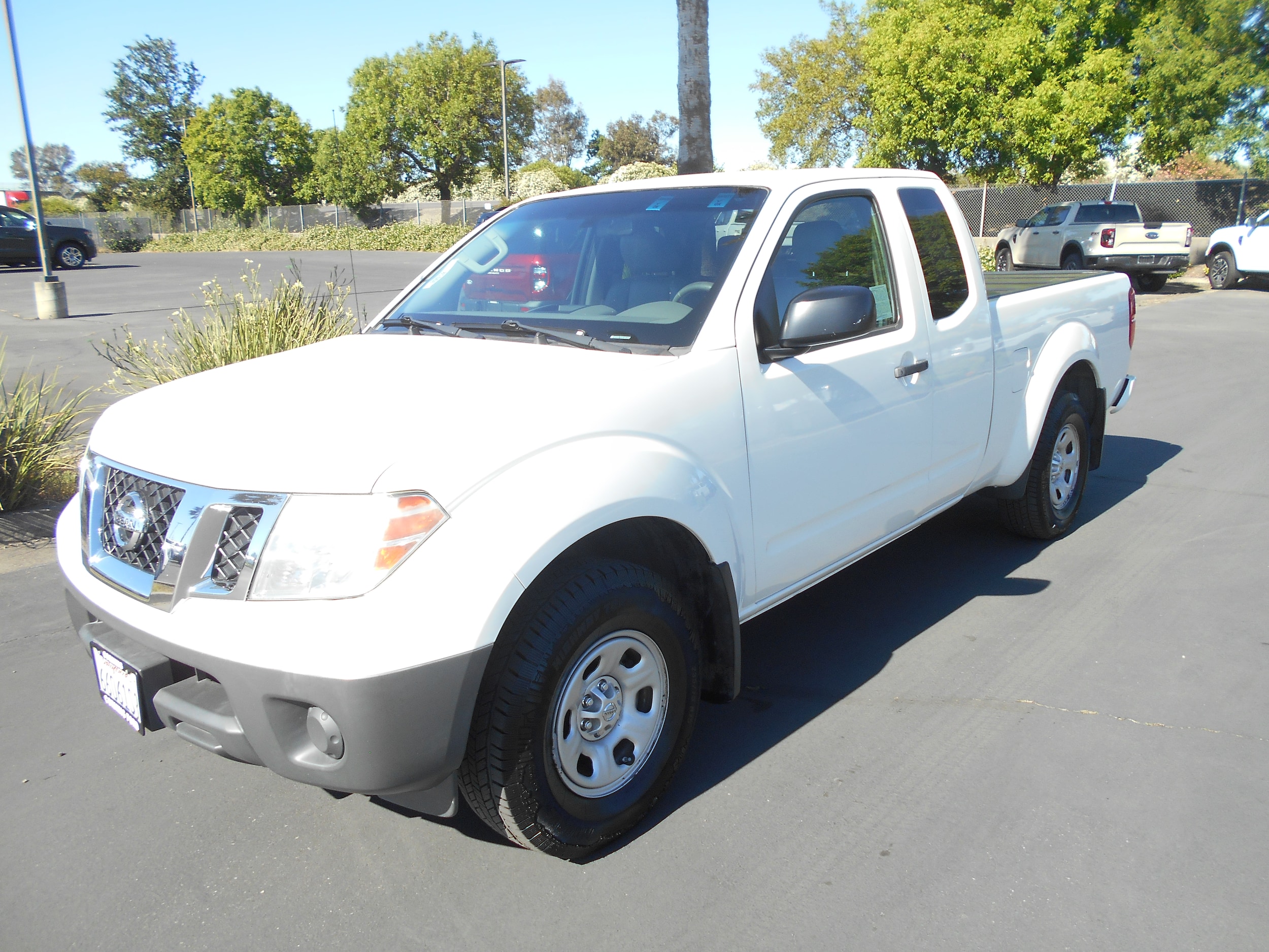 White 2019 Nissan Frontier Pickup Truck  Automatic
