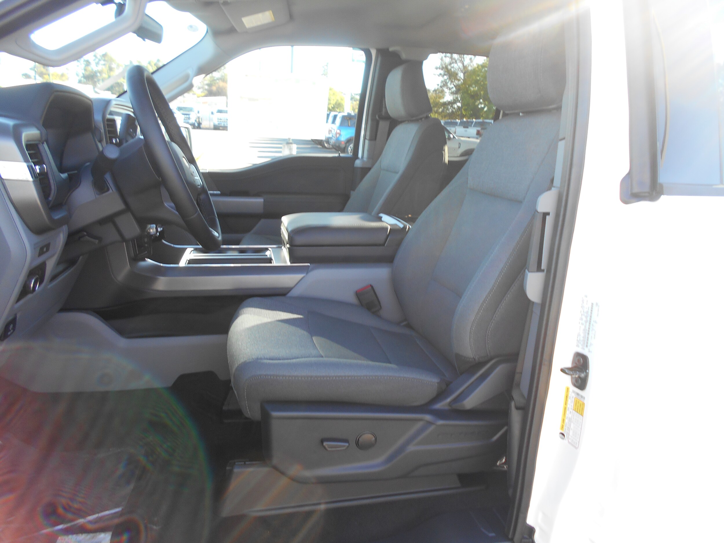 2025 Ford F-150 XLT photo 3