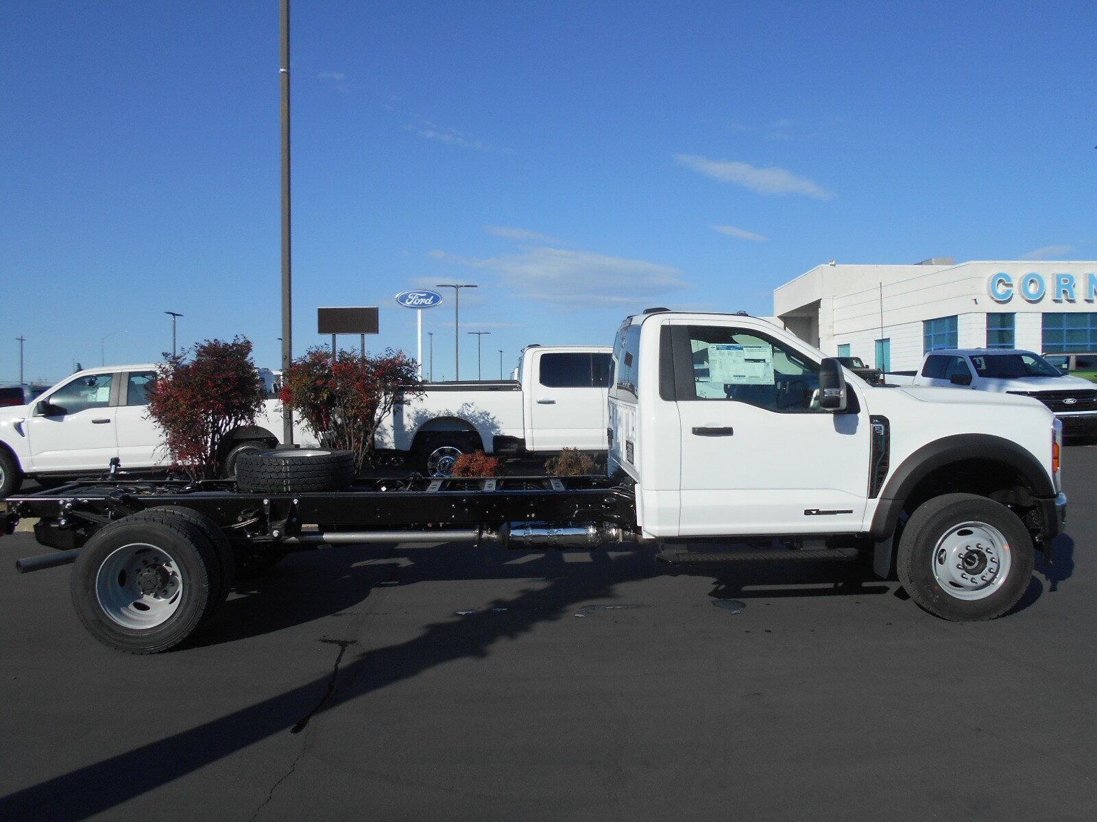 2024 Ford F-600 photo 2