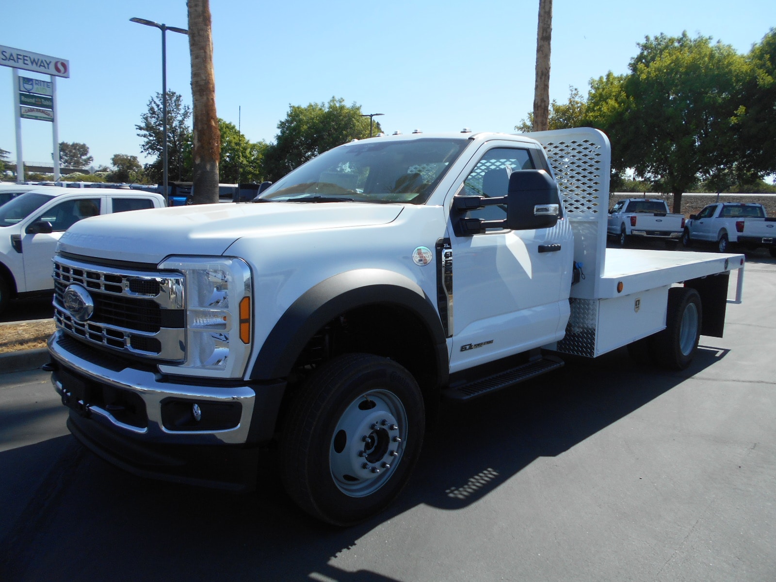 2025 Ford F-550 Super Duty Chassis Cab XL's photo