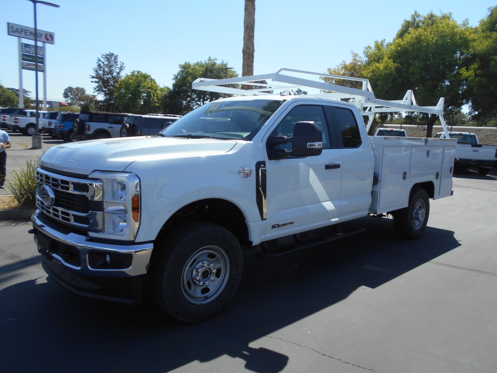 2025 Ford F-350 Super Duty Chassis Cab XL's photo