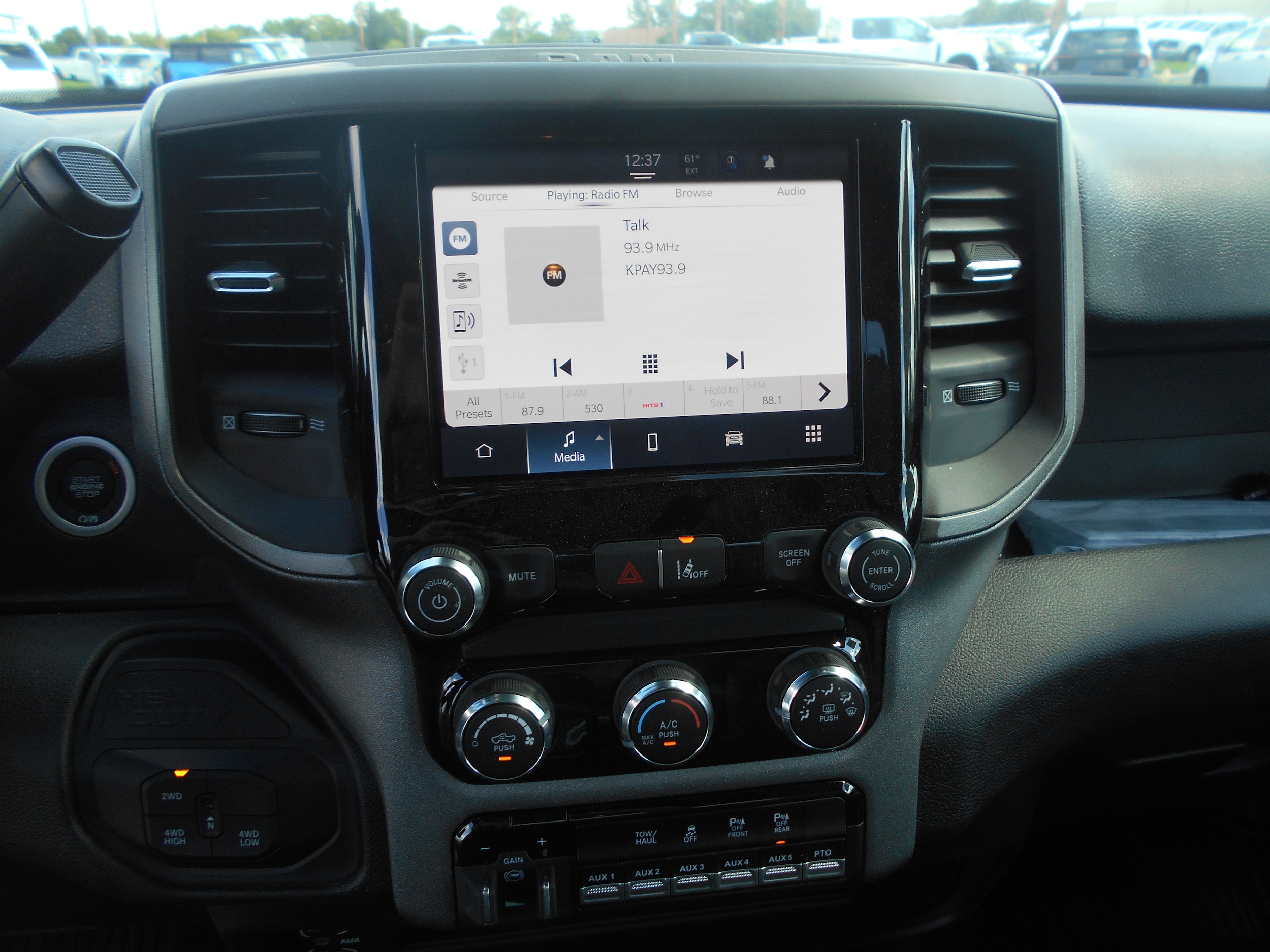 2025 Ram 5500 Chassis Cab Vinyl photo 3