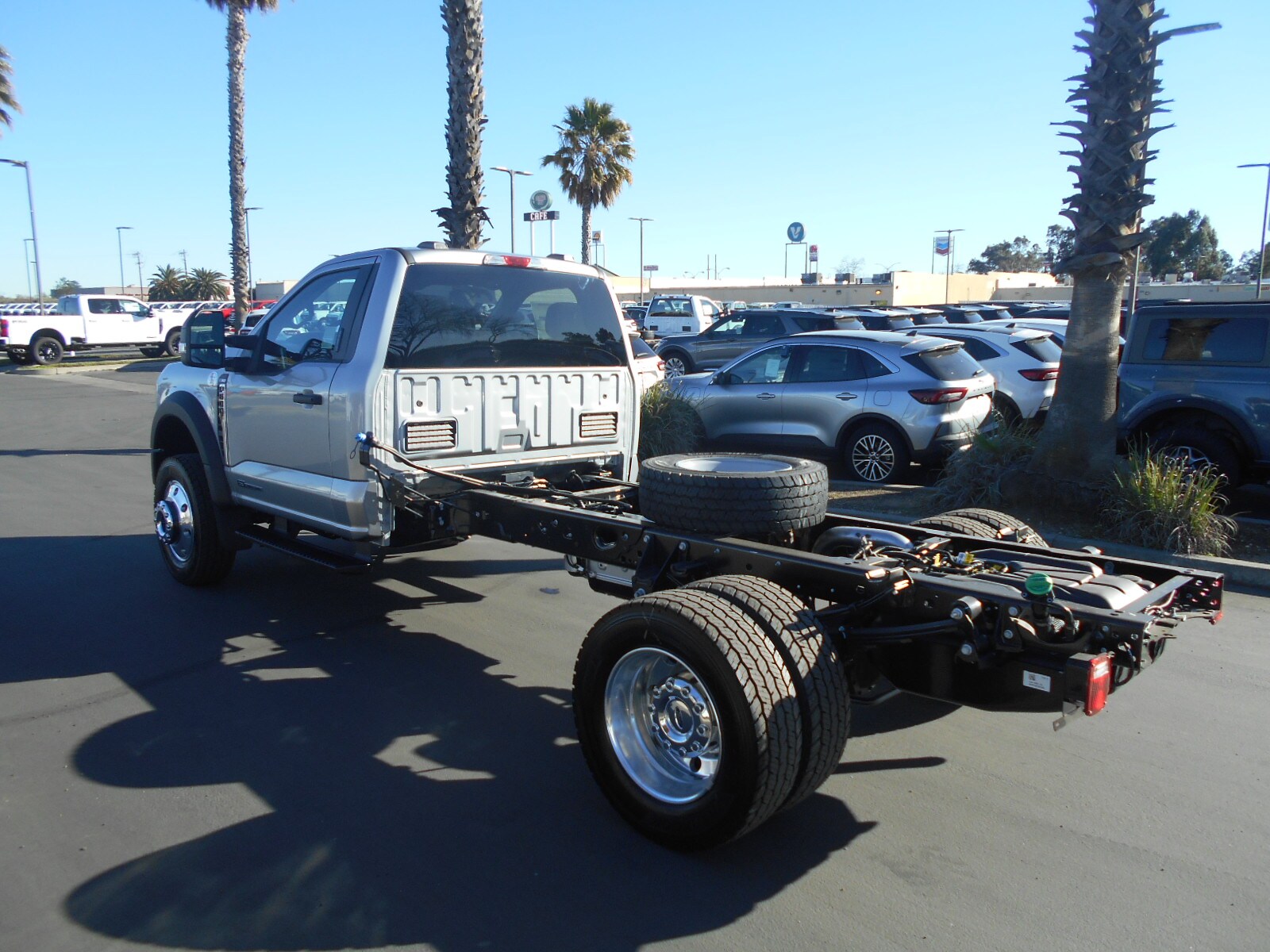 2024 Ford F-600 photo 3