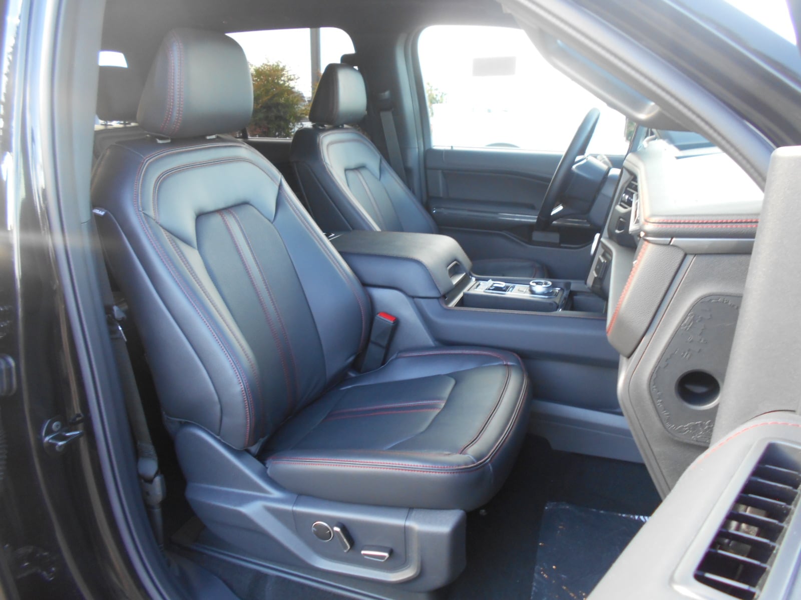 2024 Ford Expedition Leather photo 5