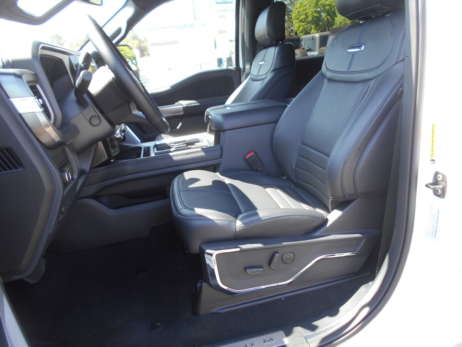 2025 Ford F-350 Platinum photo 4