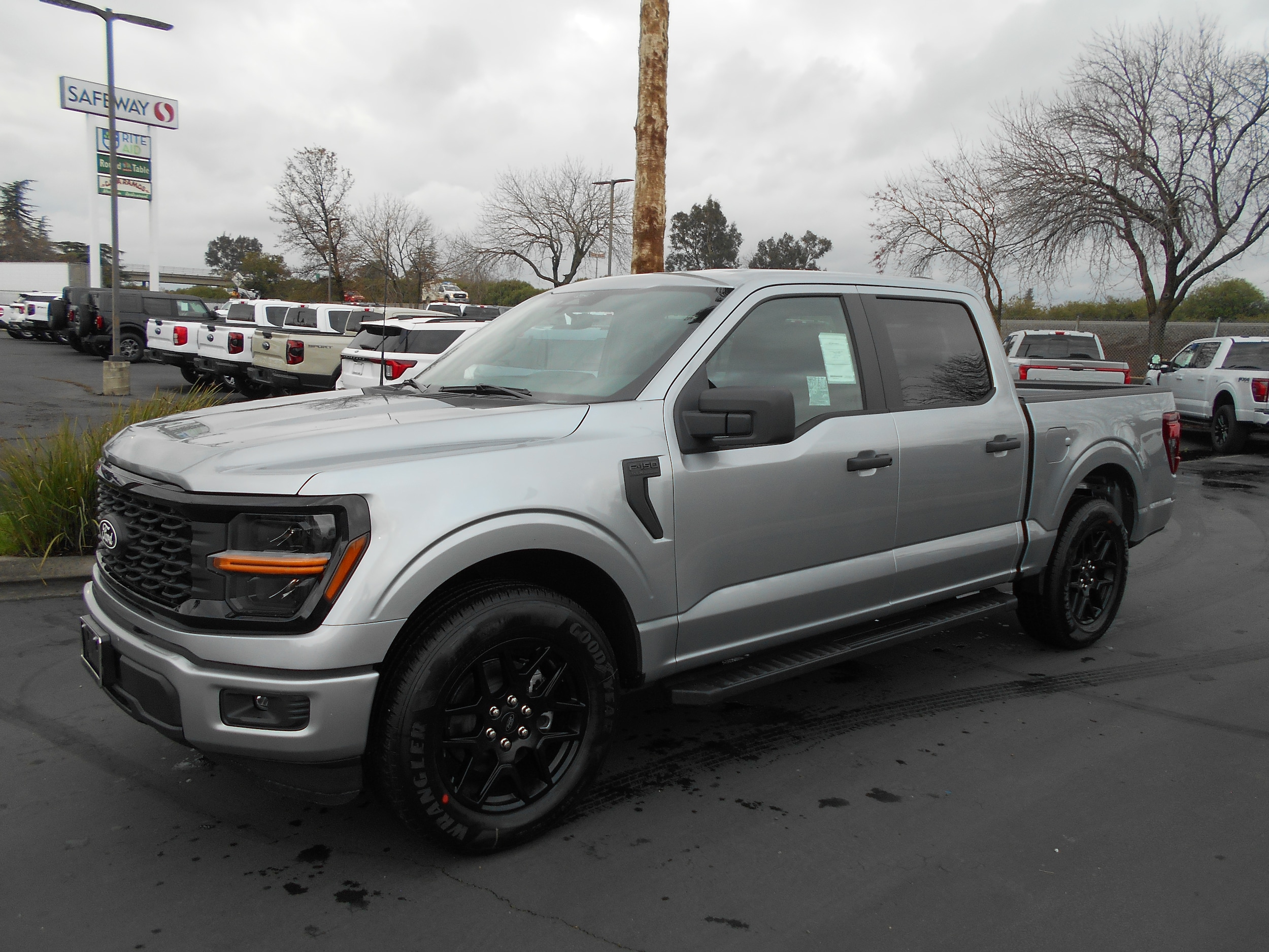 2025 Ford F-150 STX's photo