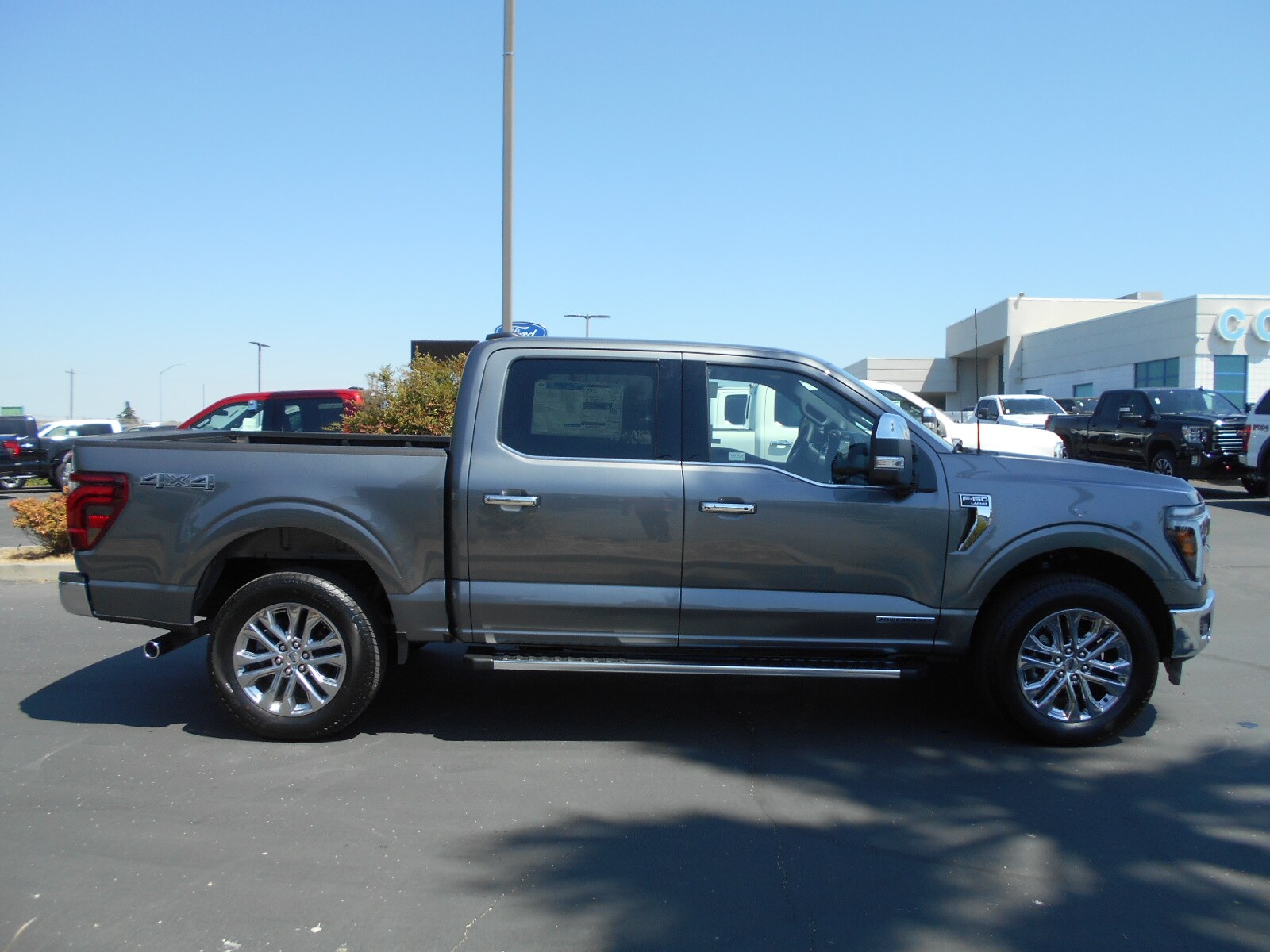 2025 Ford F-150 Lariat photo 2