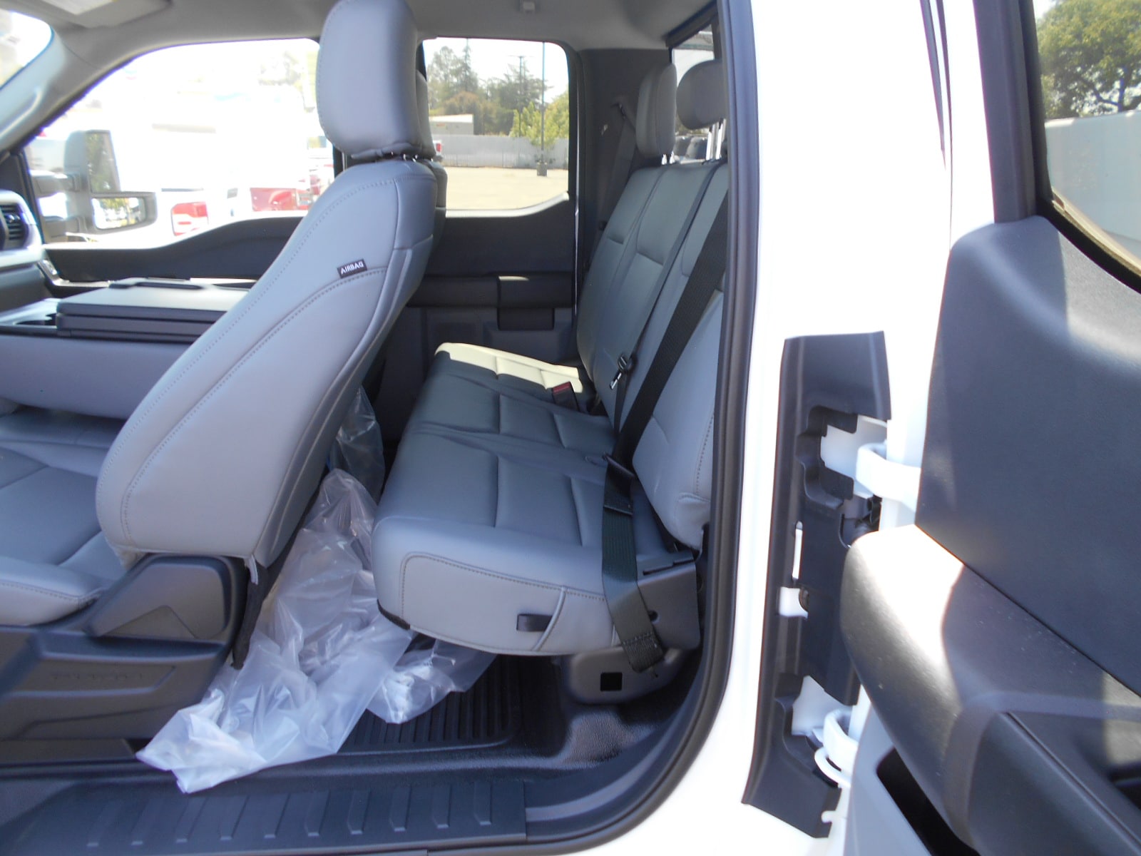 2025 Ford F-350 Super Duty Chassis Cab XL - Photo 9