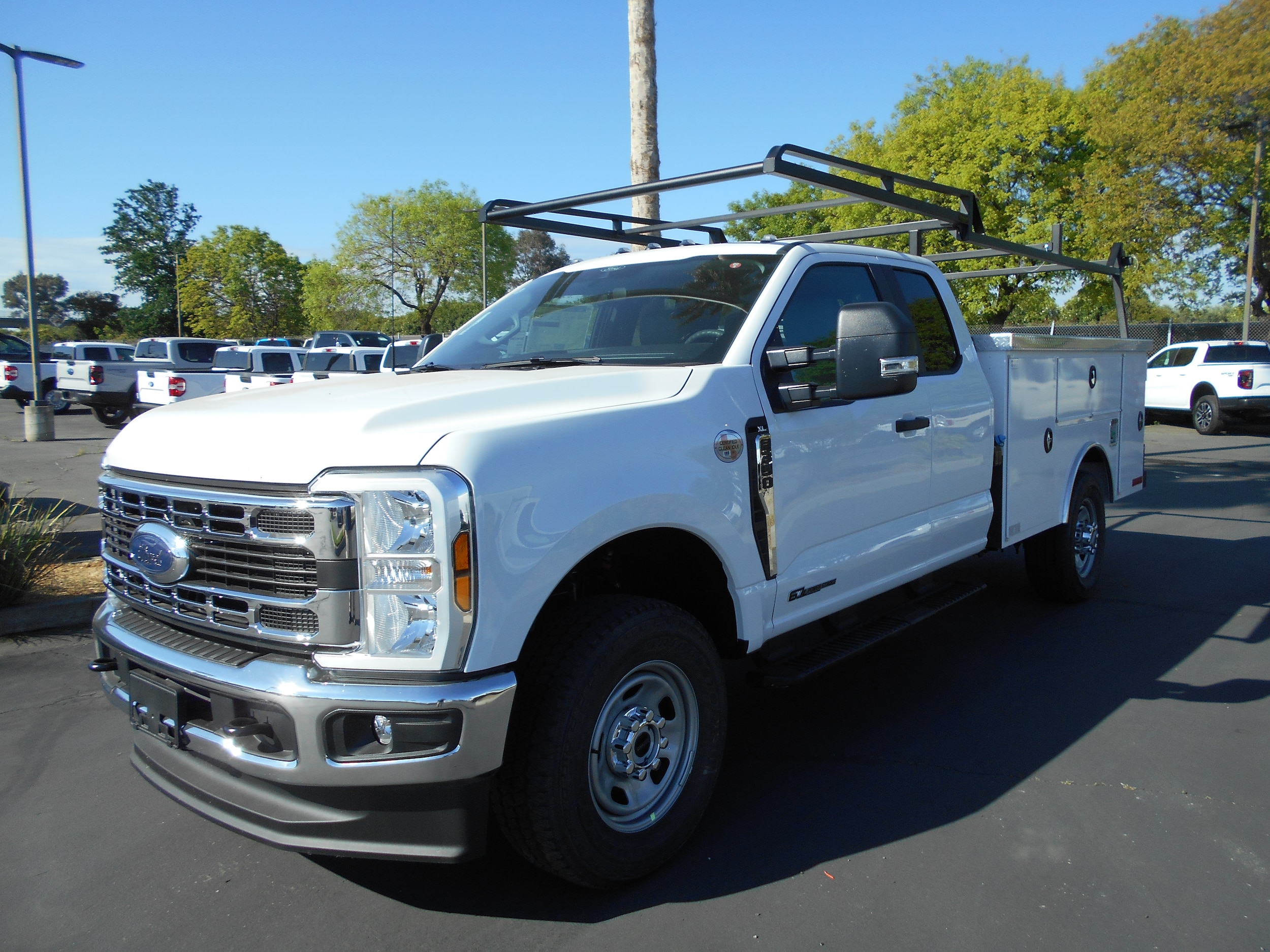 2026 Ford F-350 XL 4x4 SuperCab 168-In SRW's photo