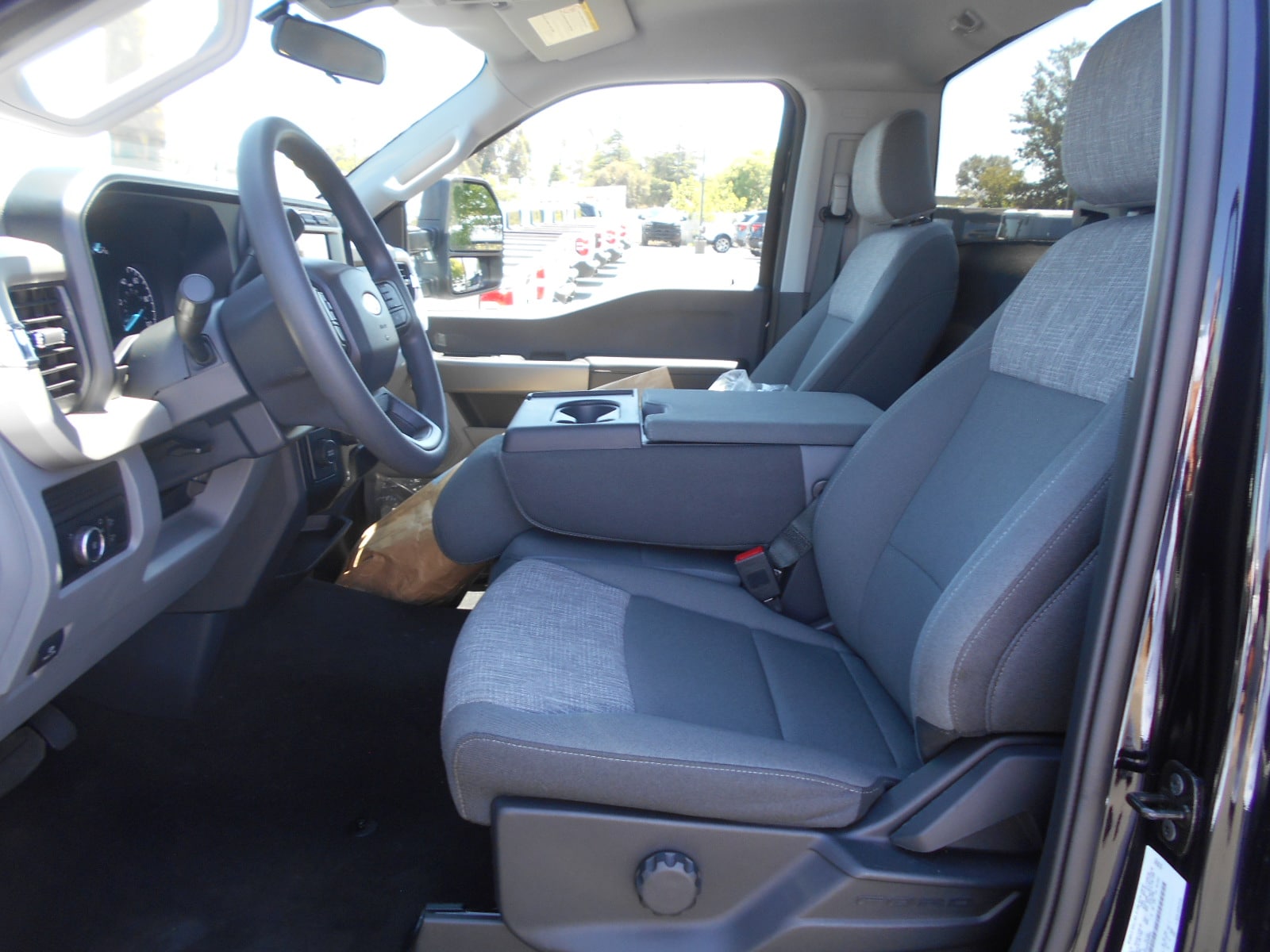 2025 Ford F-550 Chassis Cloth photo 3