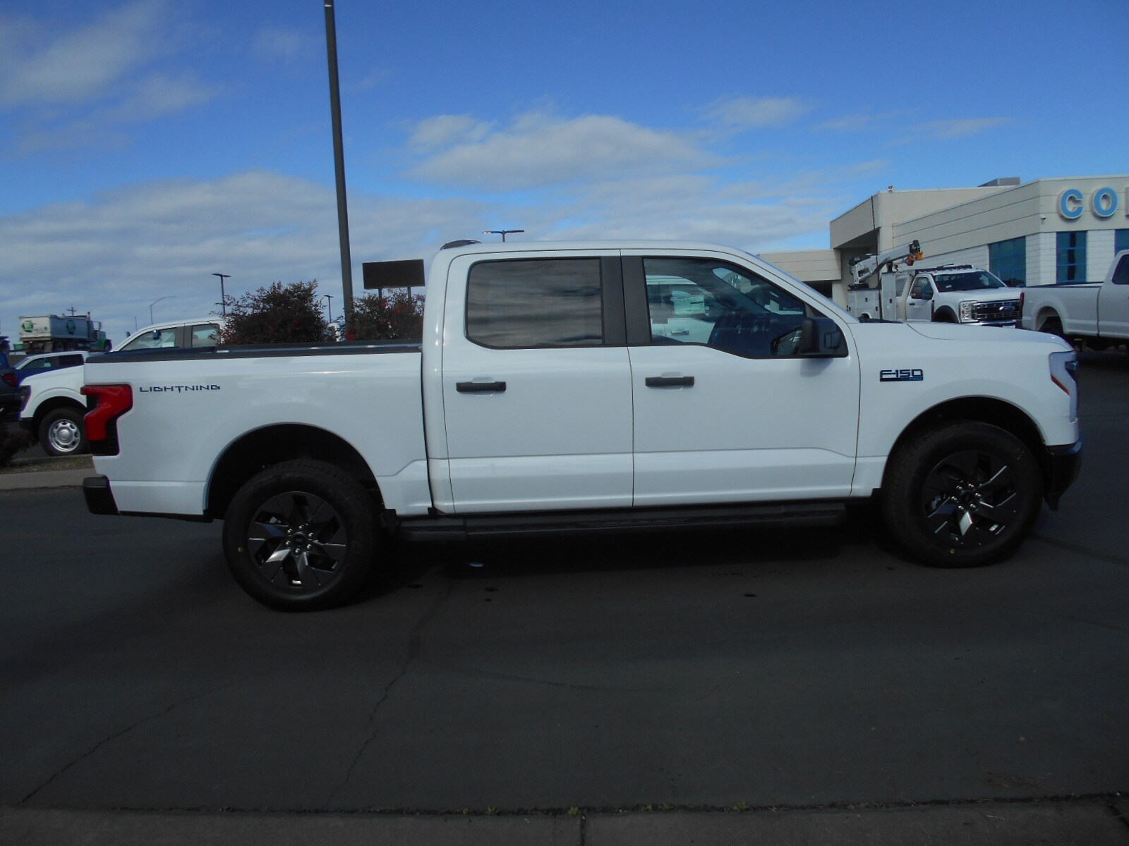 2024 Ford F-150 Lightning photo 2