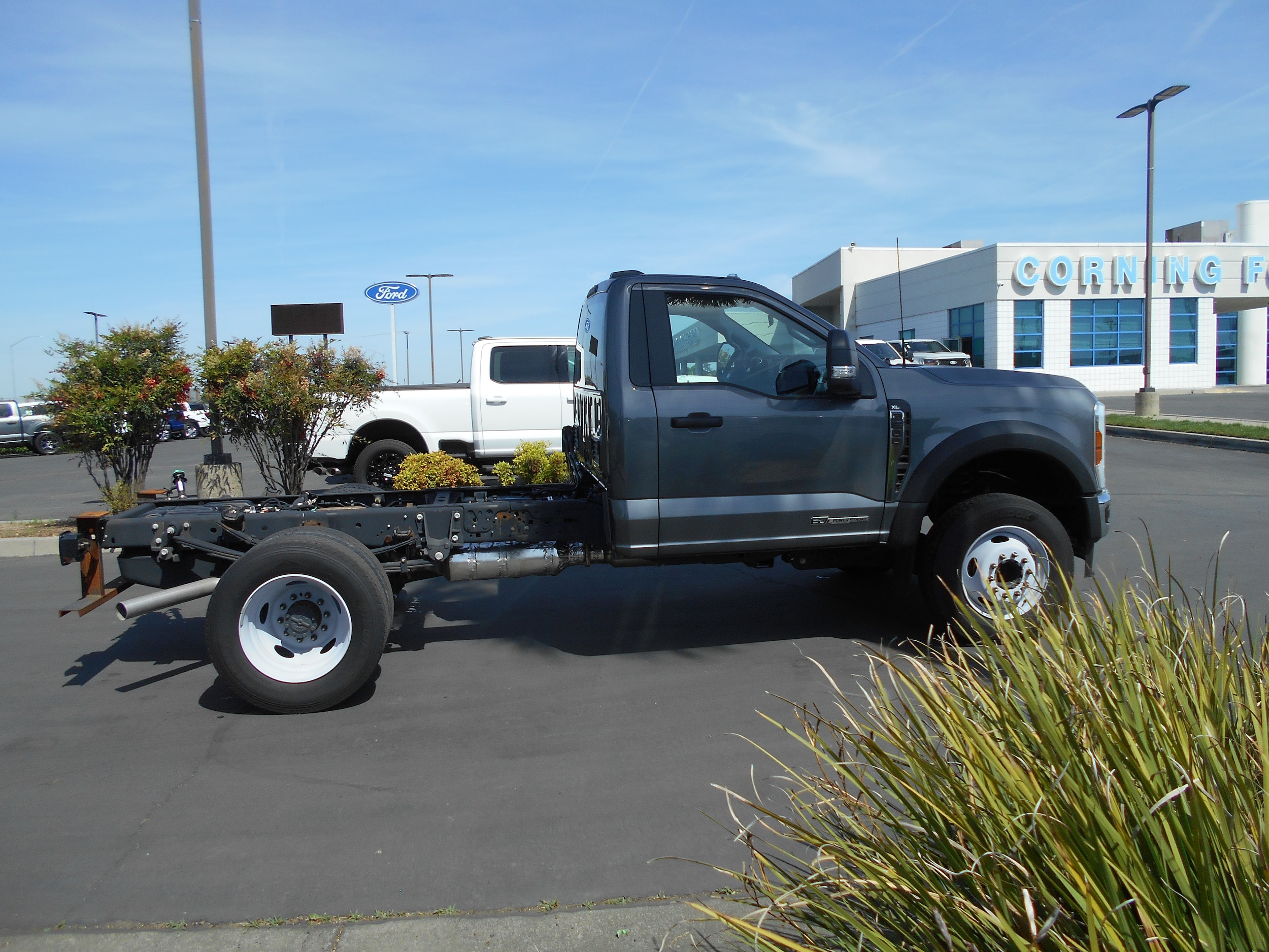 2025 Ford F-600 Chassis Cloth photo 3