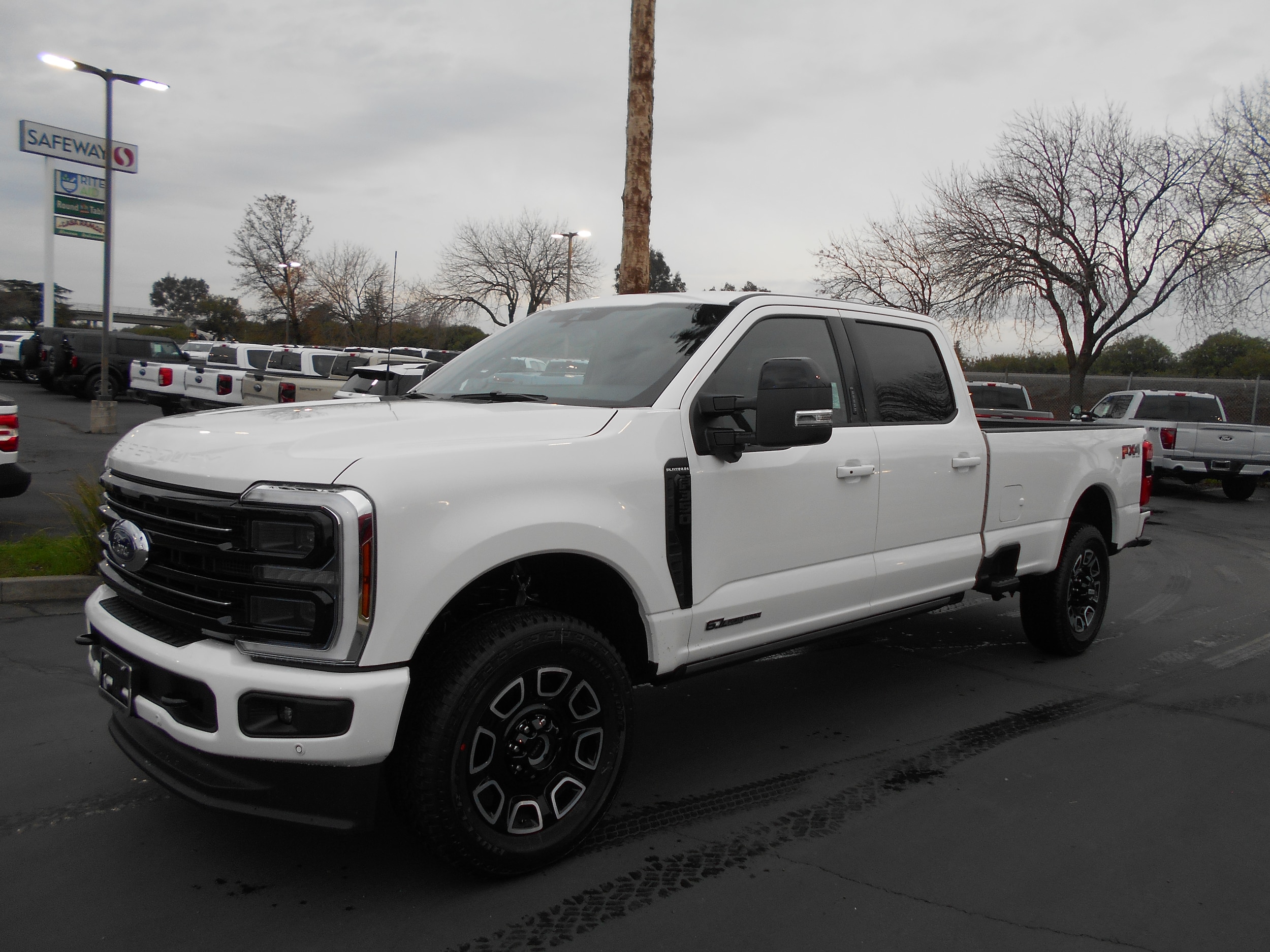2026 Ford F-350 Super Duty Platinum's photo