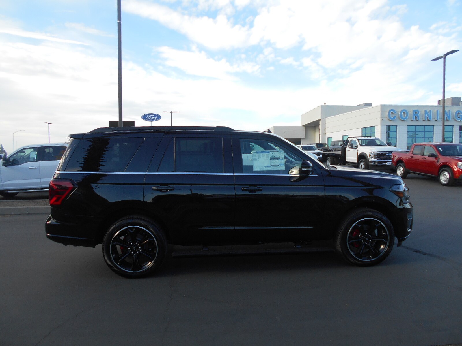 2024 Ford Expedition Limited photo 2