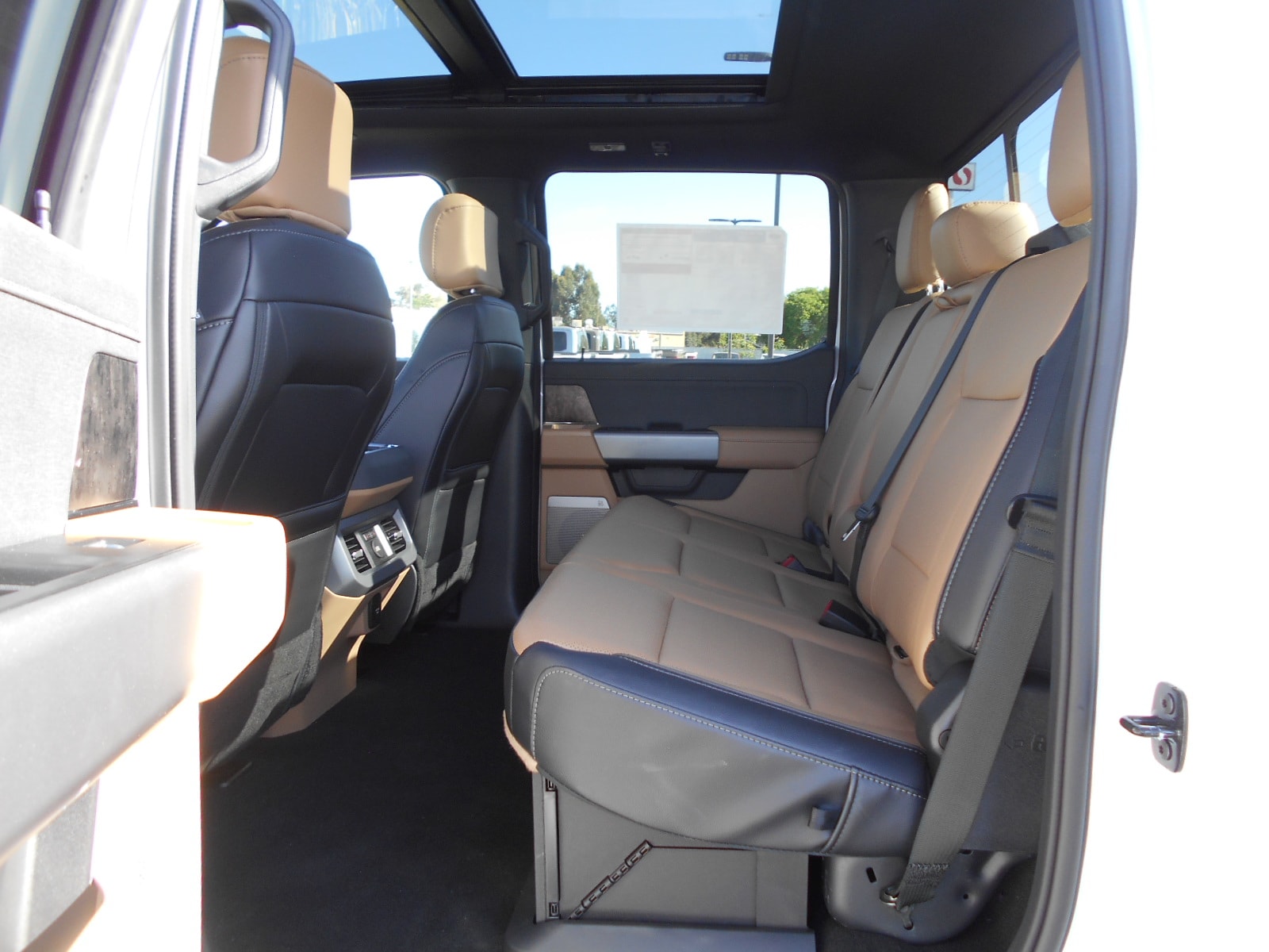 2025 Ford F-350 Super Duty Lariat - Photo 6