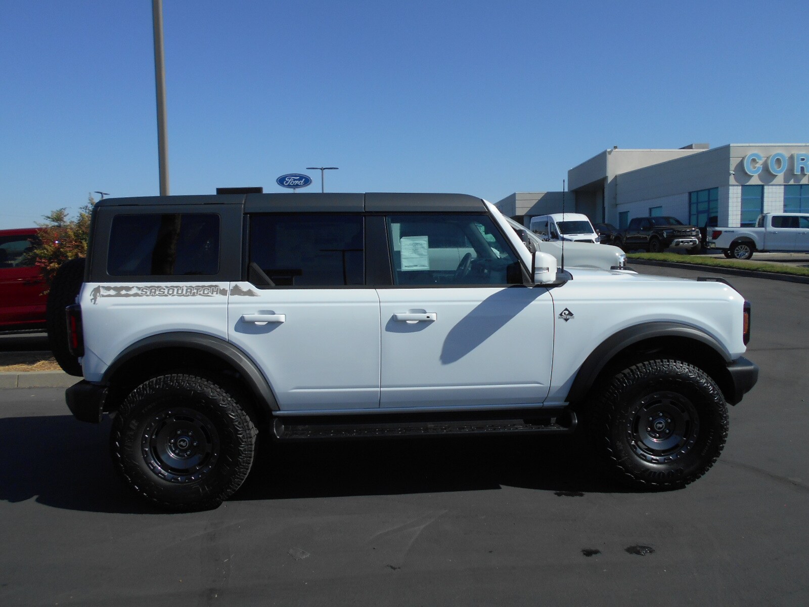 2025 Ford Bronco Outer Banks photo 2
