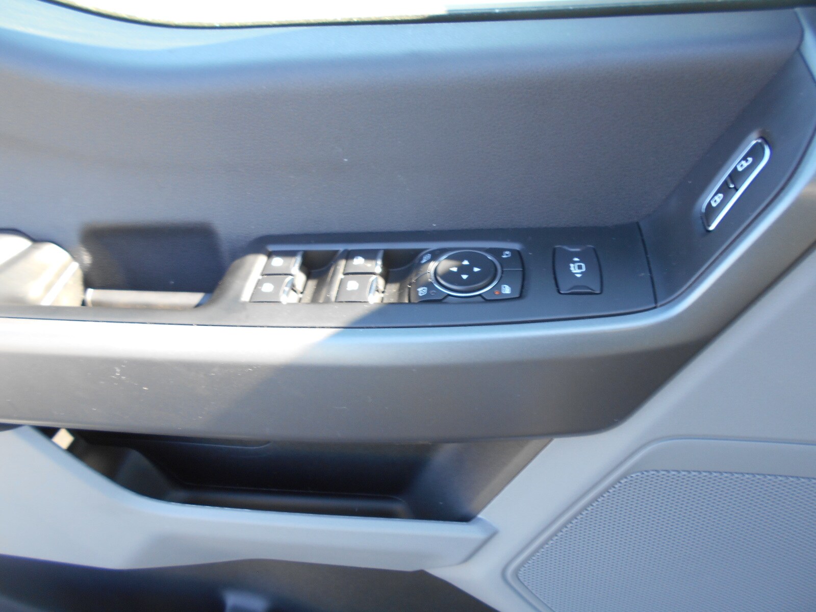 2025 Ford F-250 XLT photo 4
