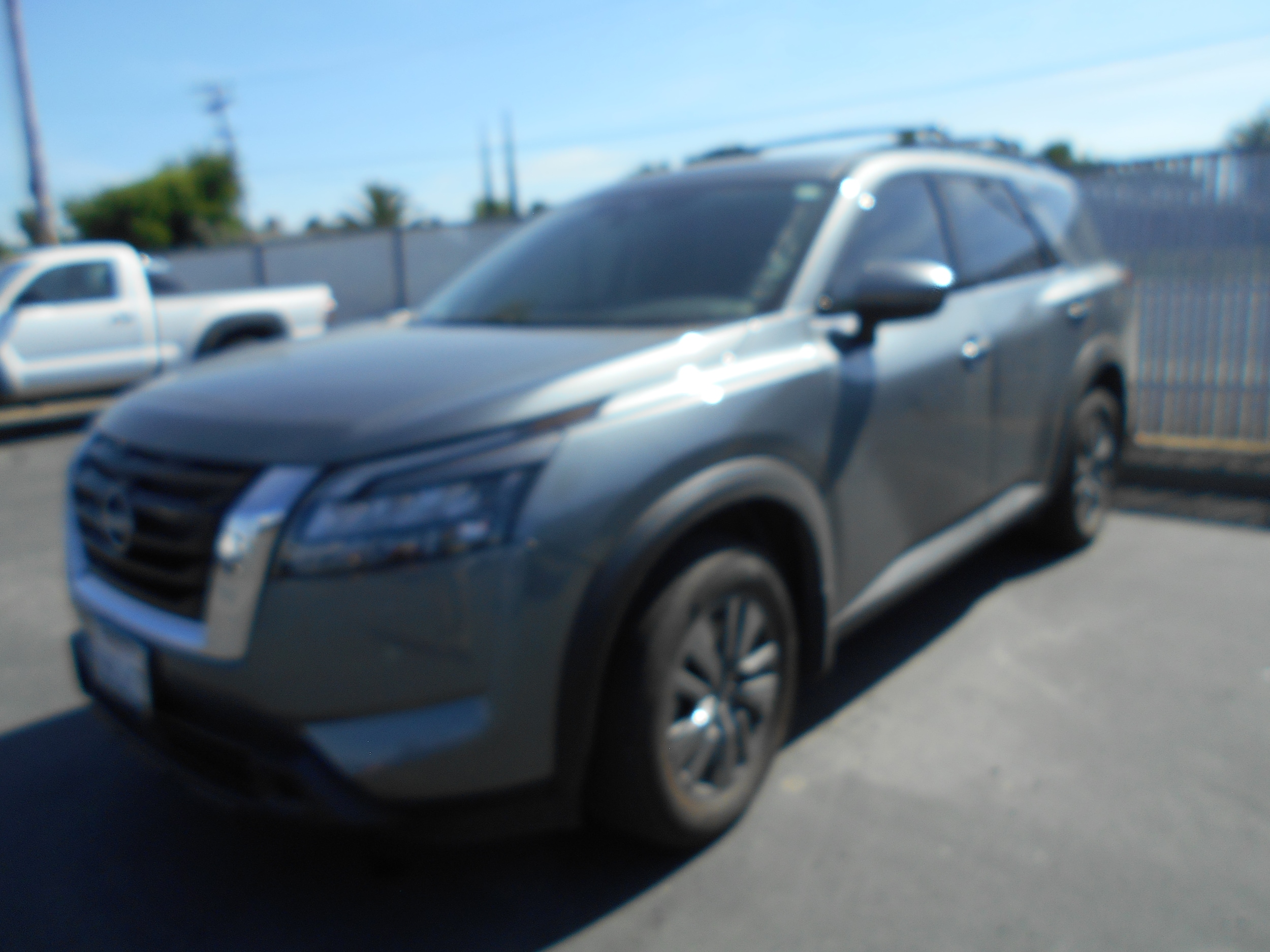 2025 Nissan Pathfinder SV 4WD's photo