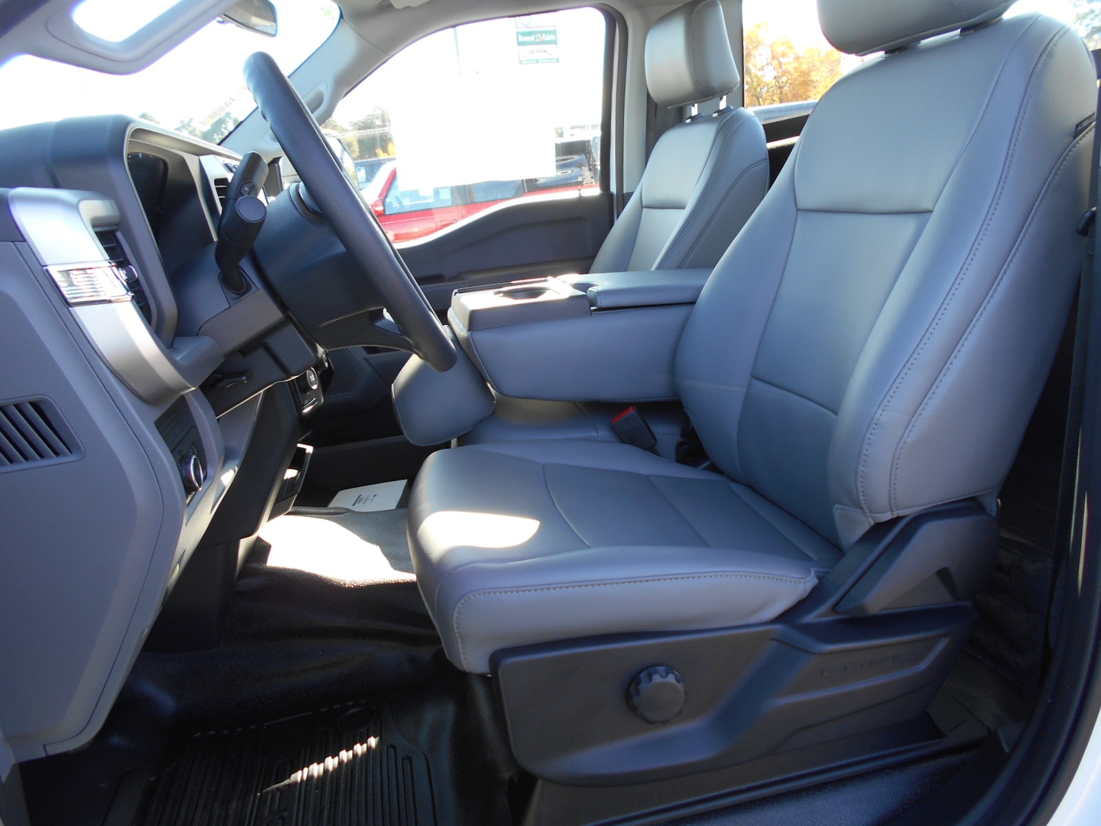 2024 Ford F-600 photo 4