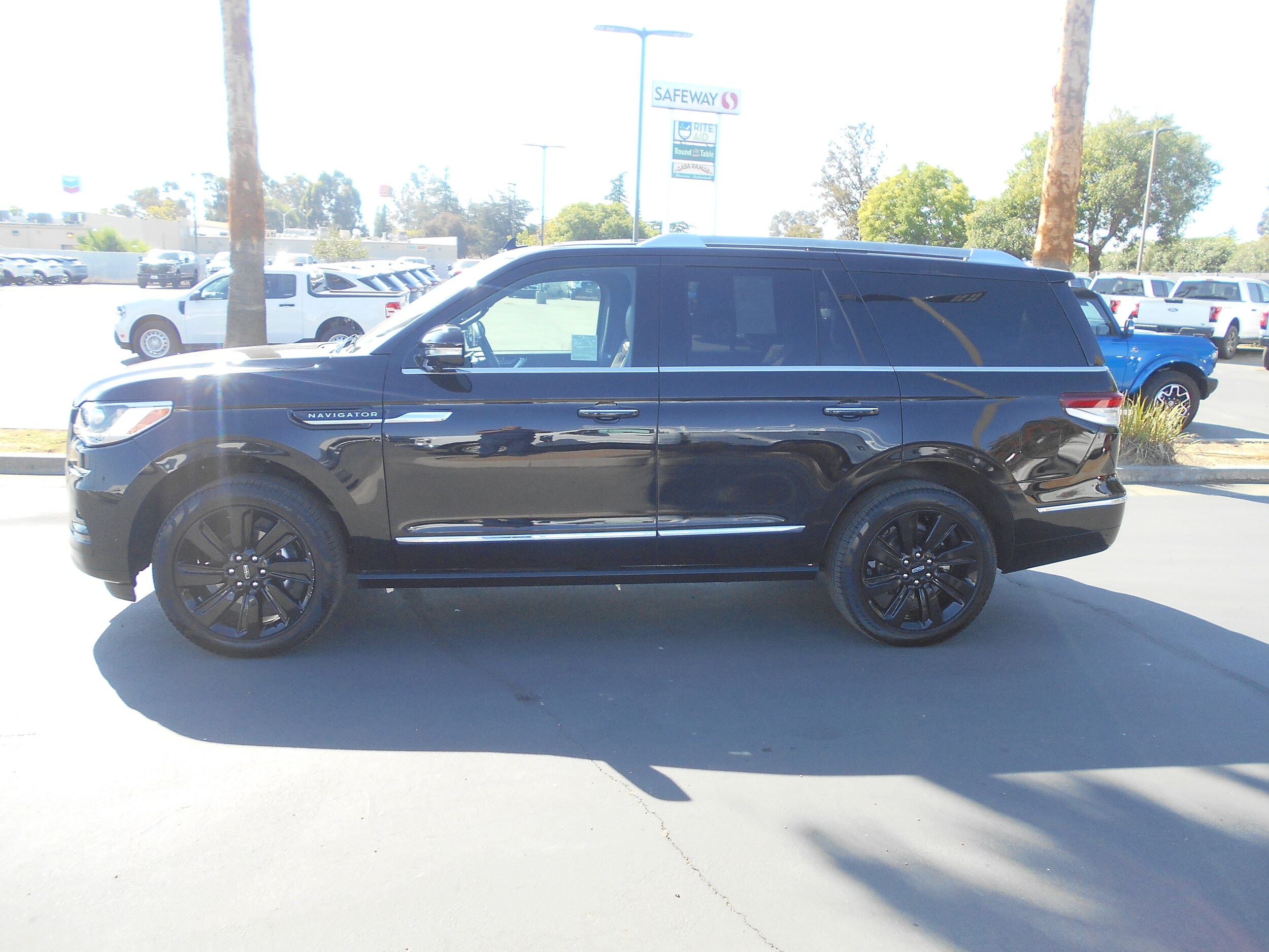 2024 Lincoln Navigator Reserve photo 2