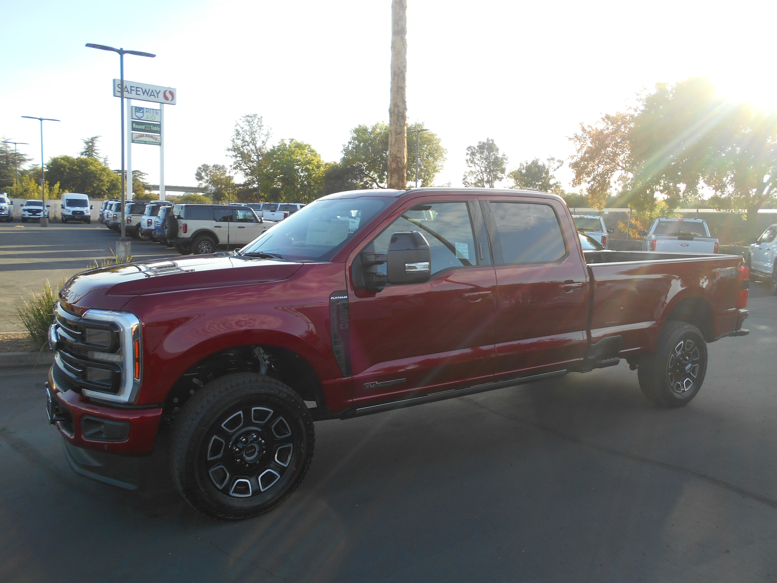 2026 Ford F-350 Super Duty Platinum's photo