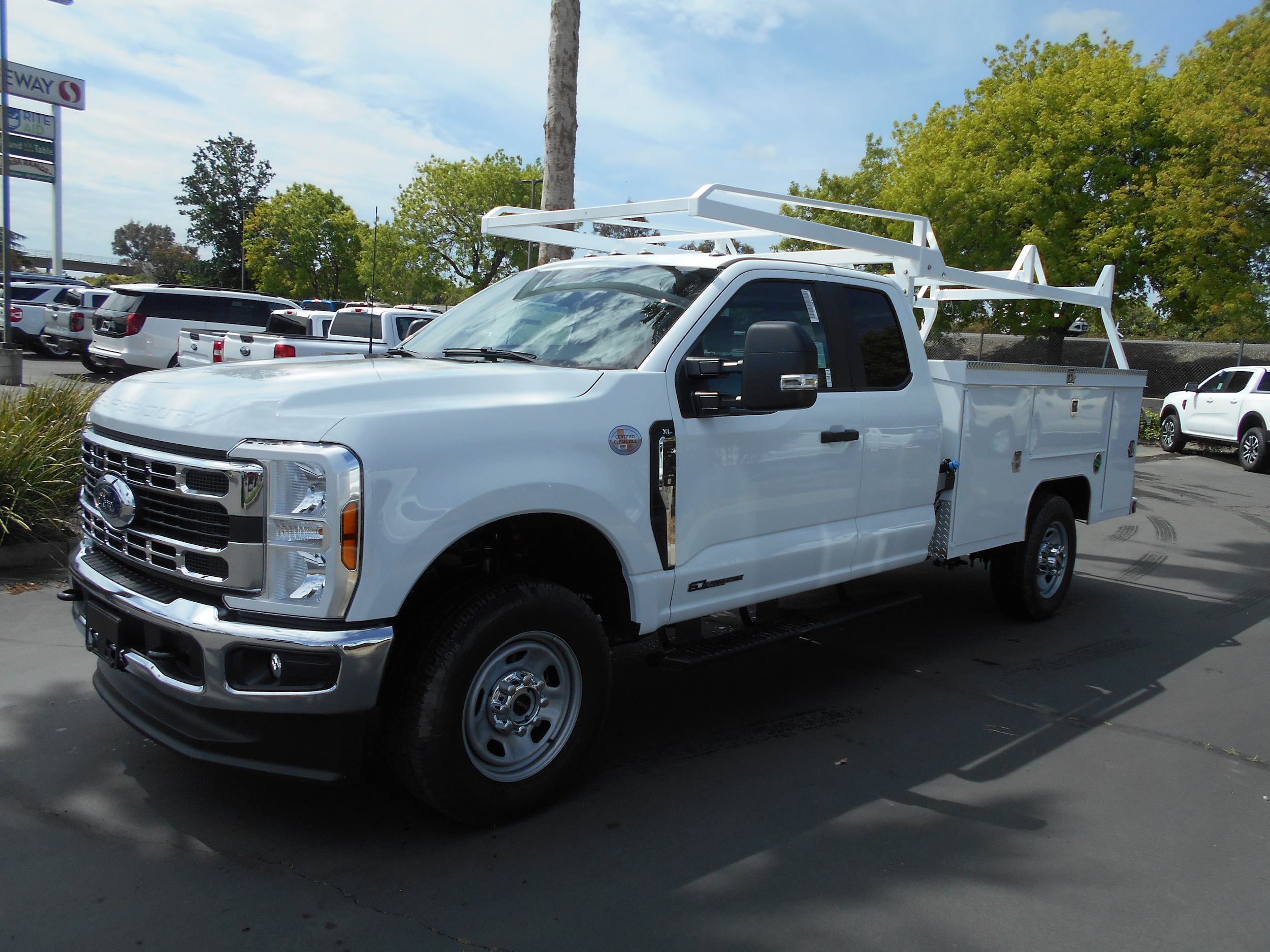 2026 Ford F-350 XL 4x4 SuperCab 168-In SRW's photo