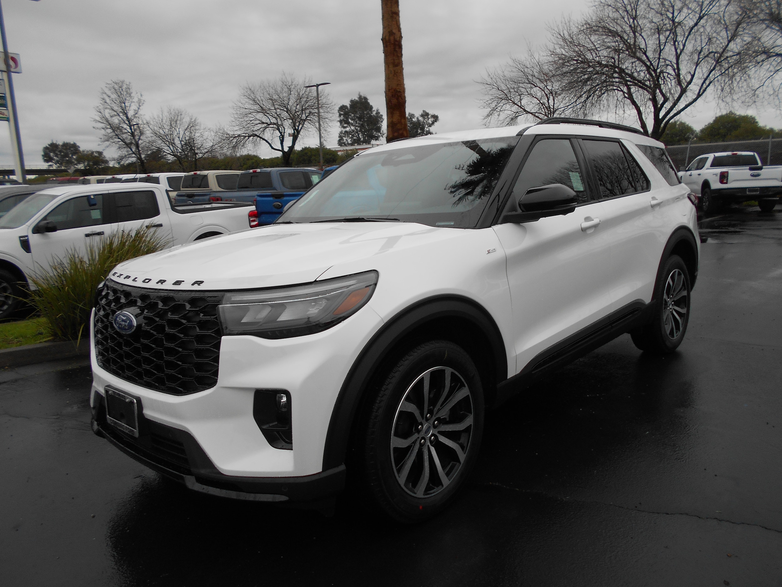 2026 Ford Explorer ST-LINE's photo