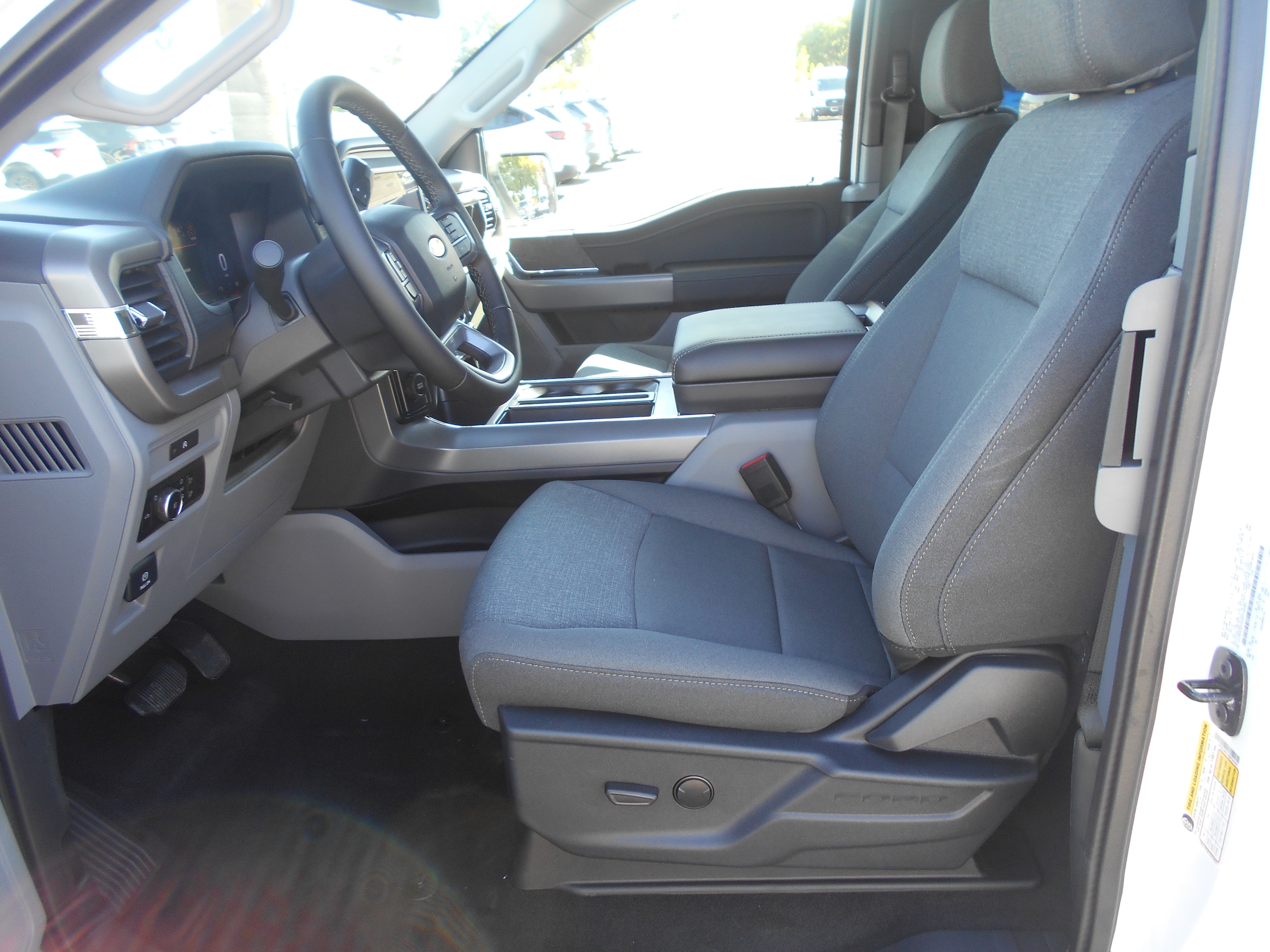 2025 Ford F-150 XLT photo 2