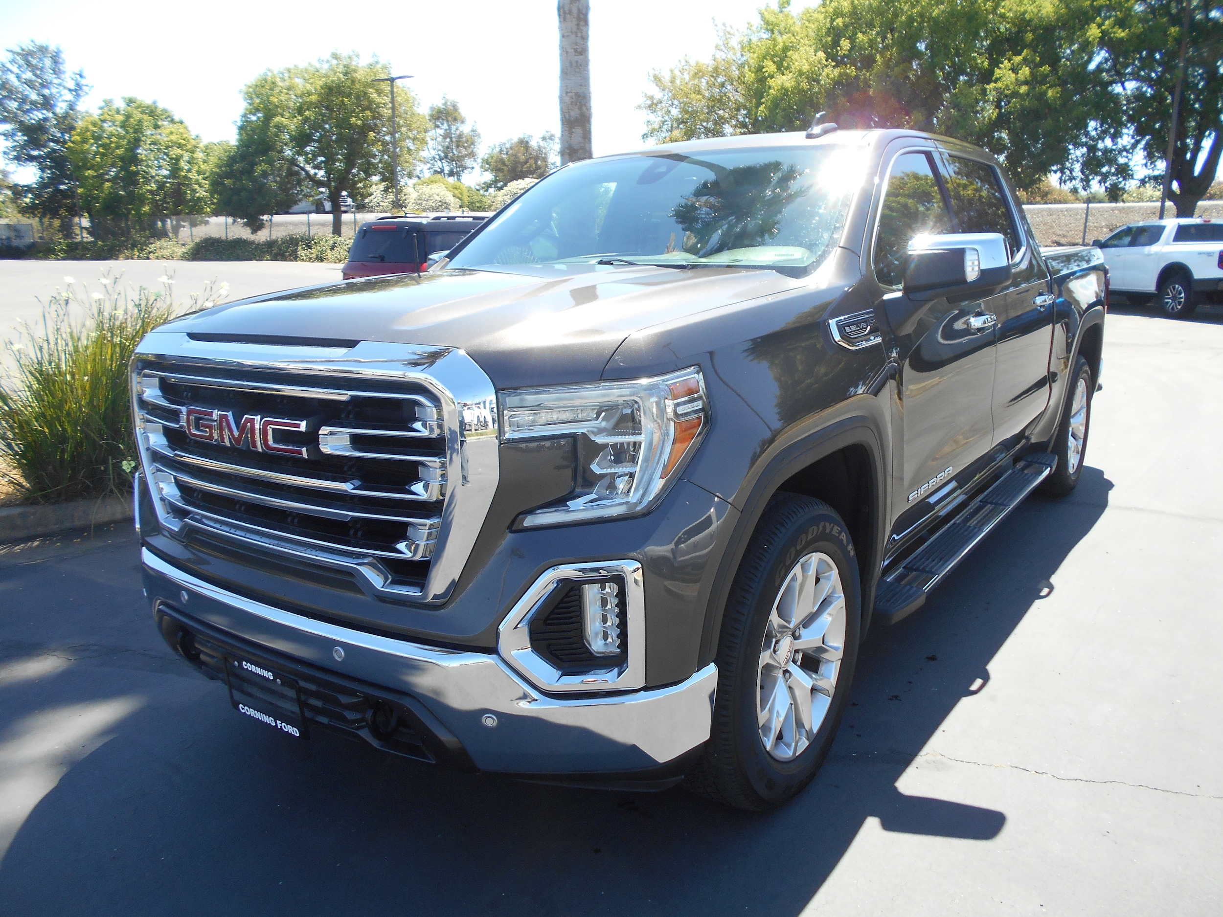 2020 GMC Sierra 4WD Crew Cab Short Box SLT's photo
