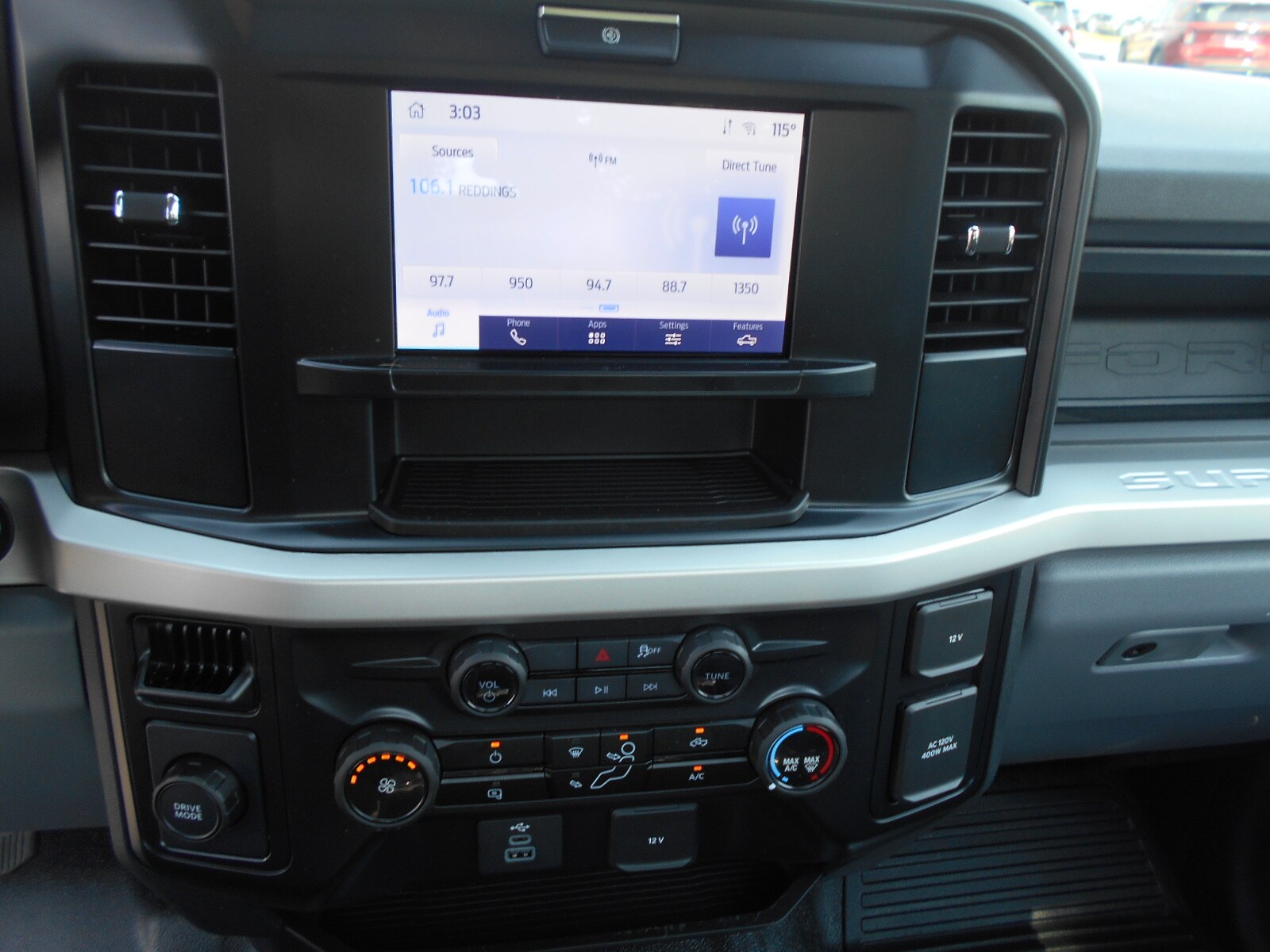 2025 Ford F-600 photo 3