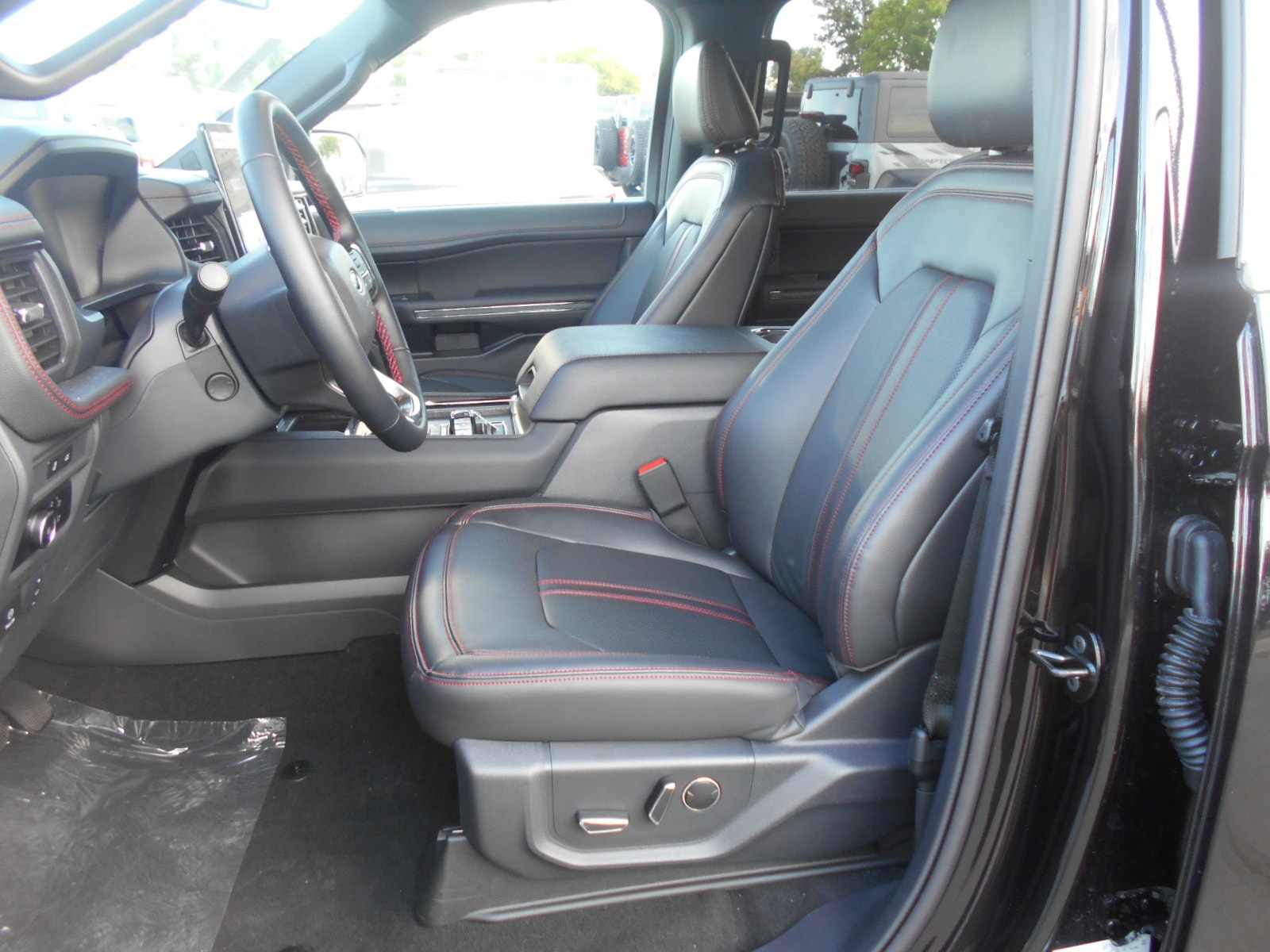 2024 Ford Expedition Leather photo 4