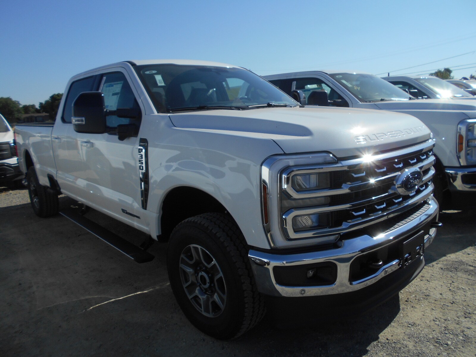 2025 Ford F-350 Lariat photo 3