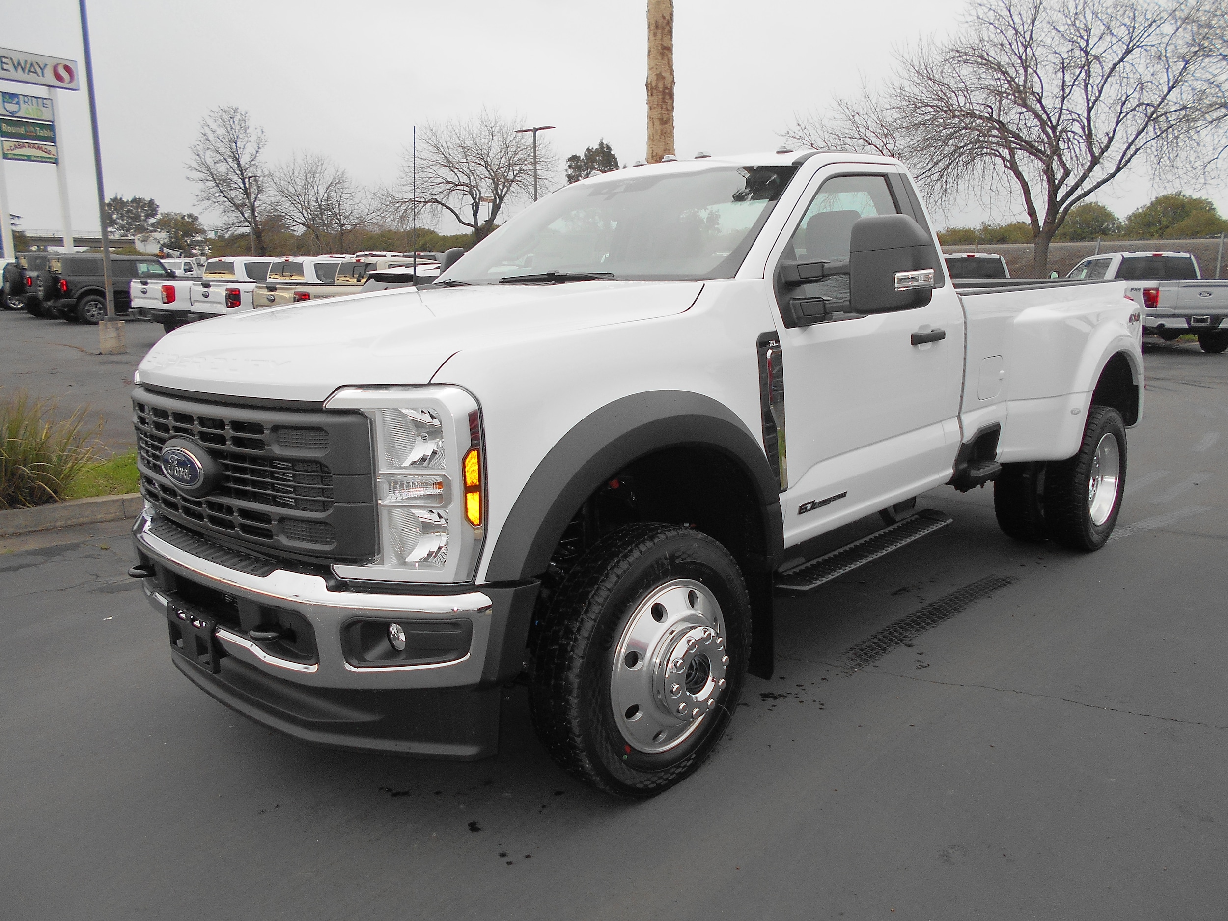 2026 Ford F-450 Super Duty XL's photo