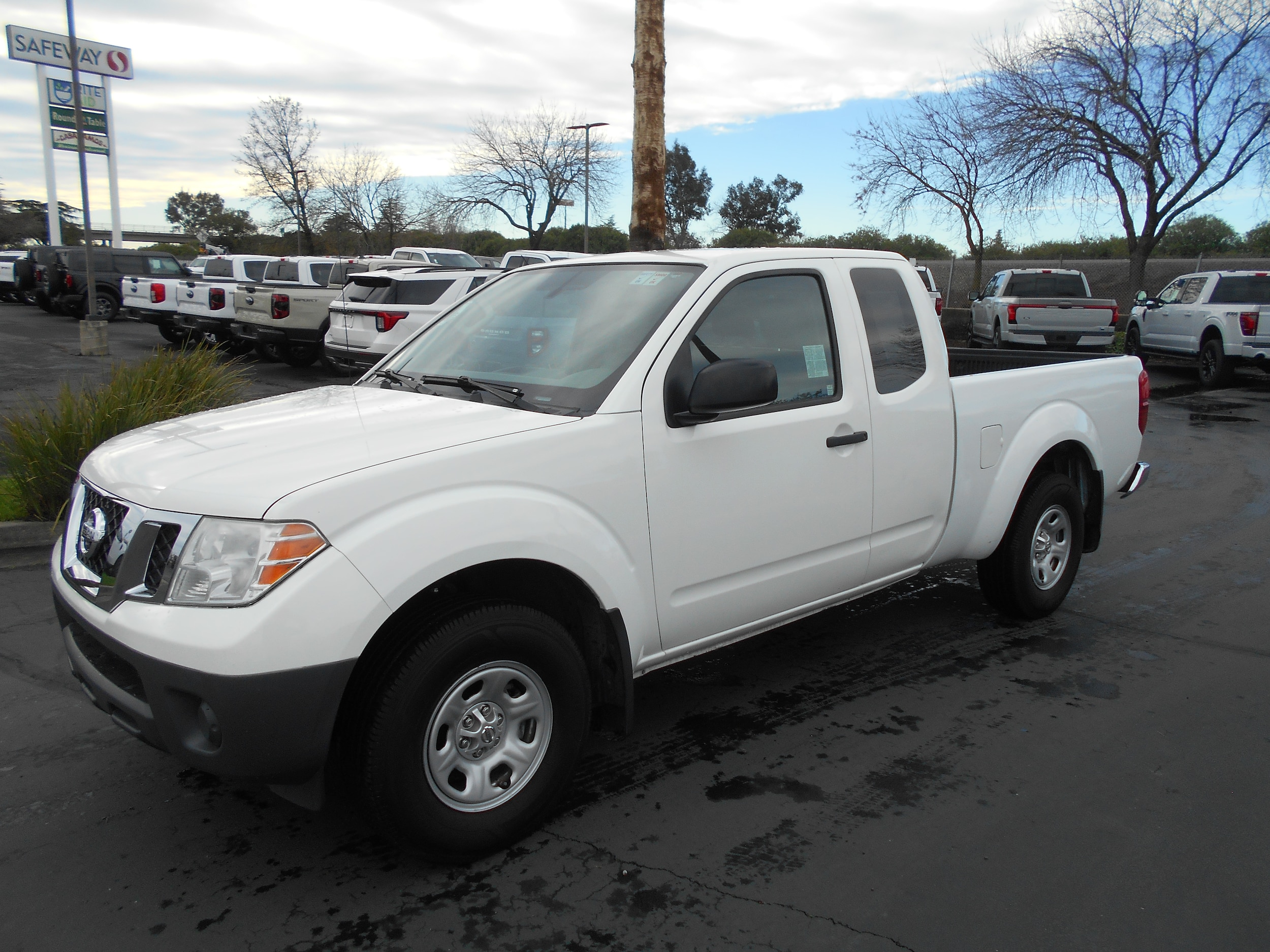 2019 Nissan Frontier S's photo