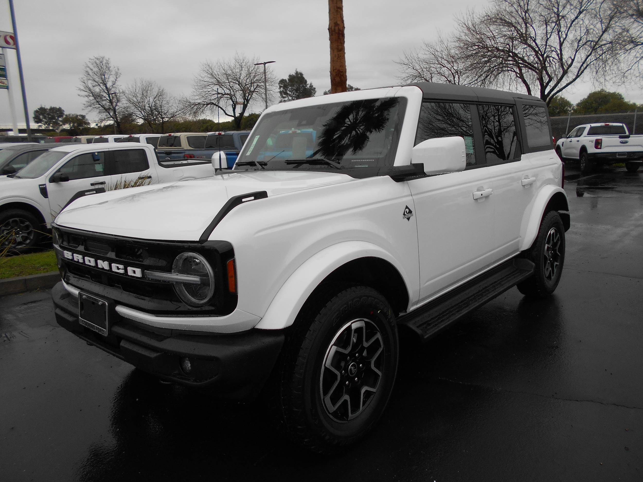 2025 Ford Bronco 4-Door Outer Banks's photo