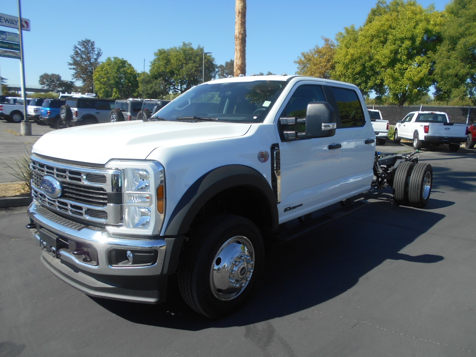 2025 Ford F-550 Super Duty Chassis Cab XL's photo
