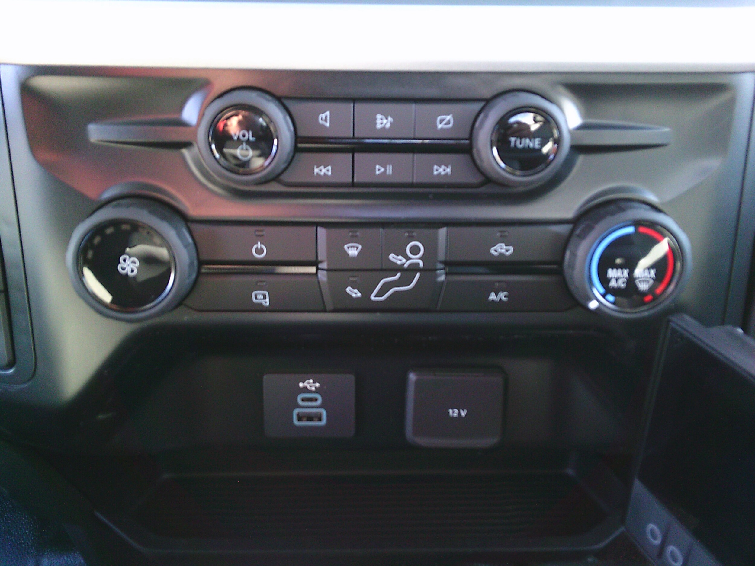2024 Ford F-600 photo 4