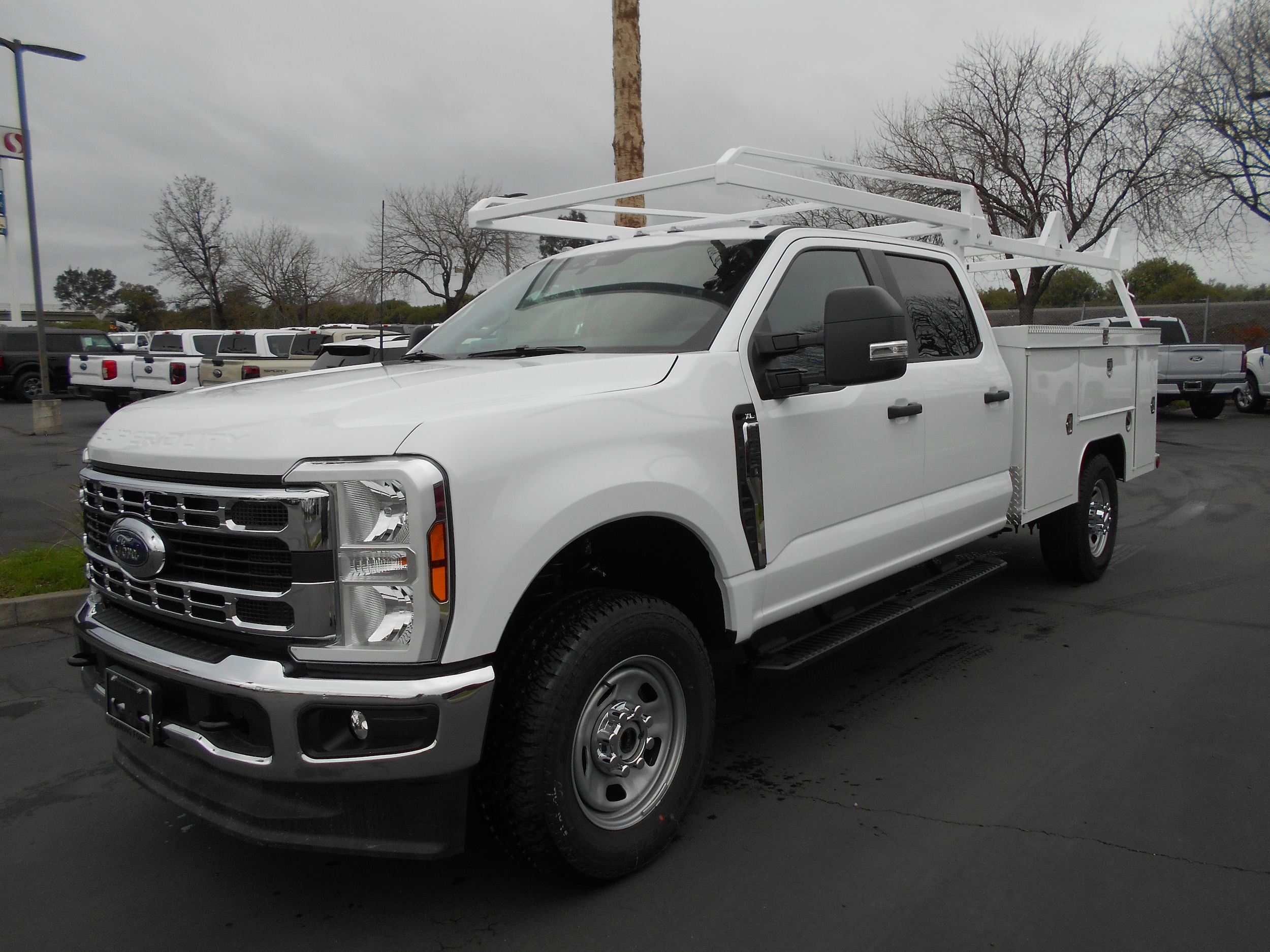 2026 Ford F-350 Super Duty Chassis Cab XL's photo