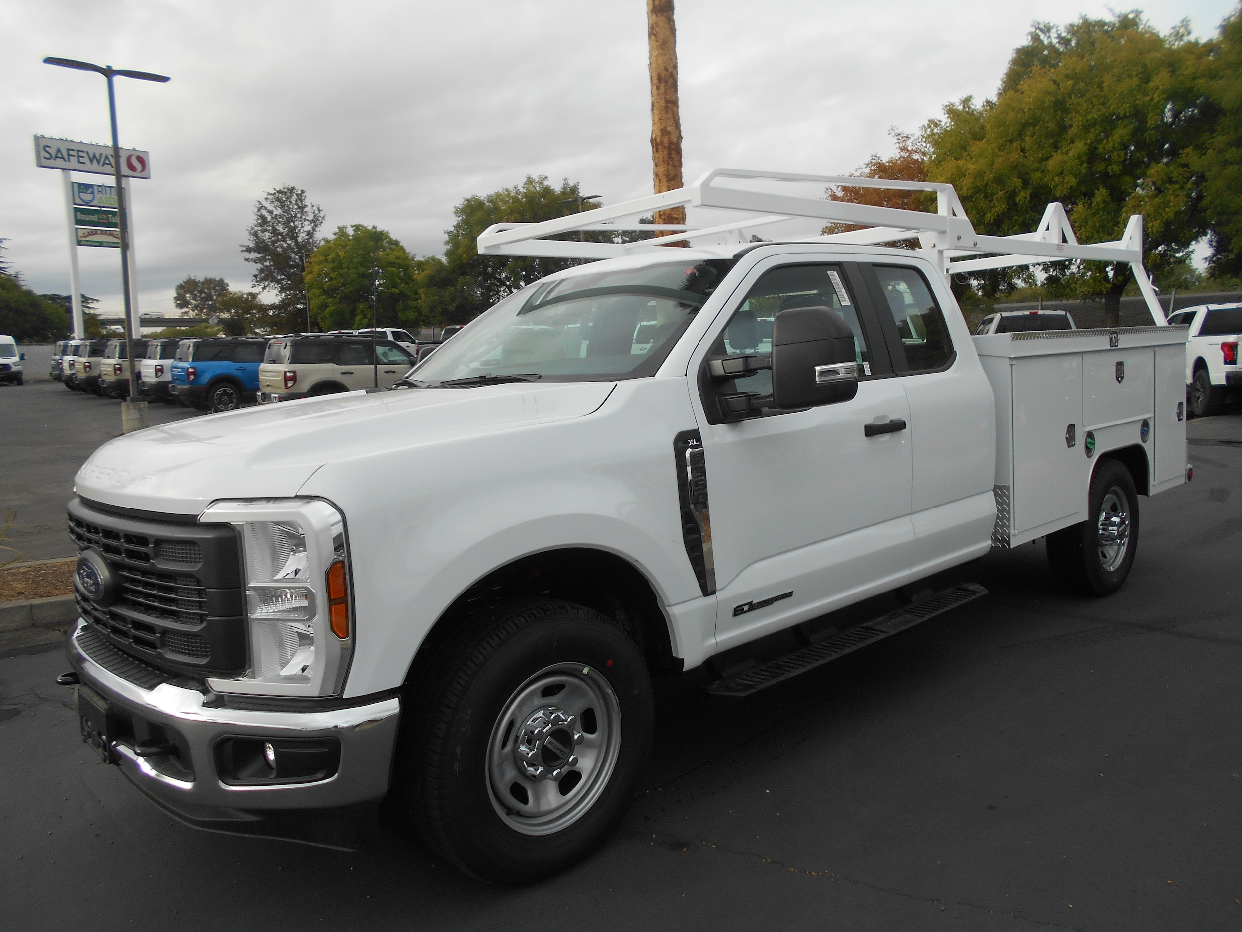 2026 Ford F-350 Super Duty XL's photo