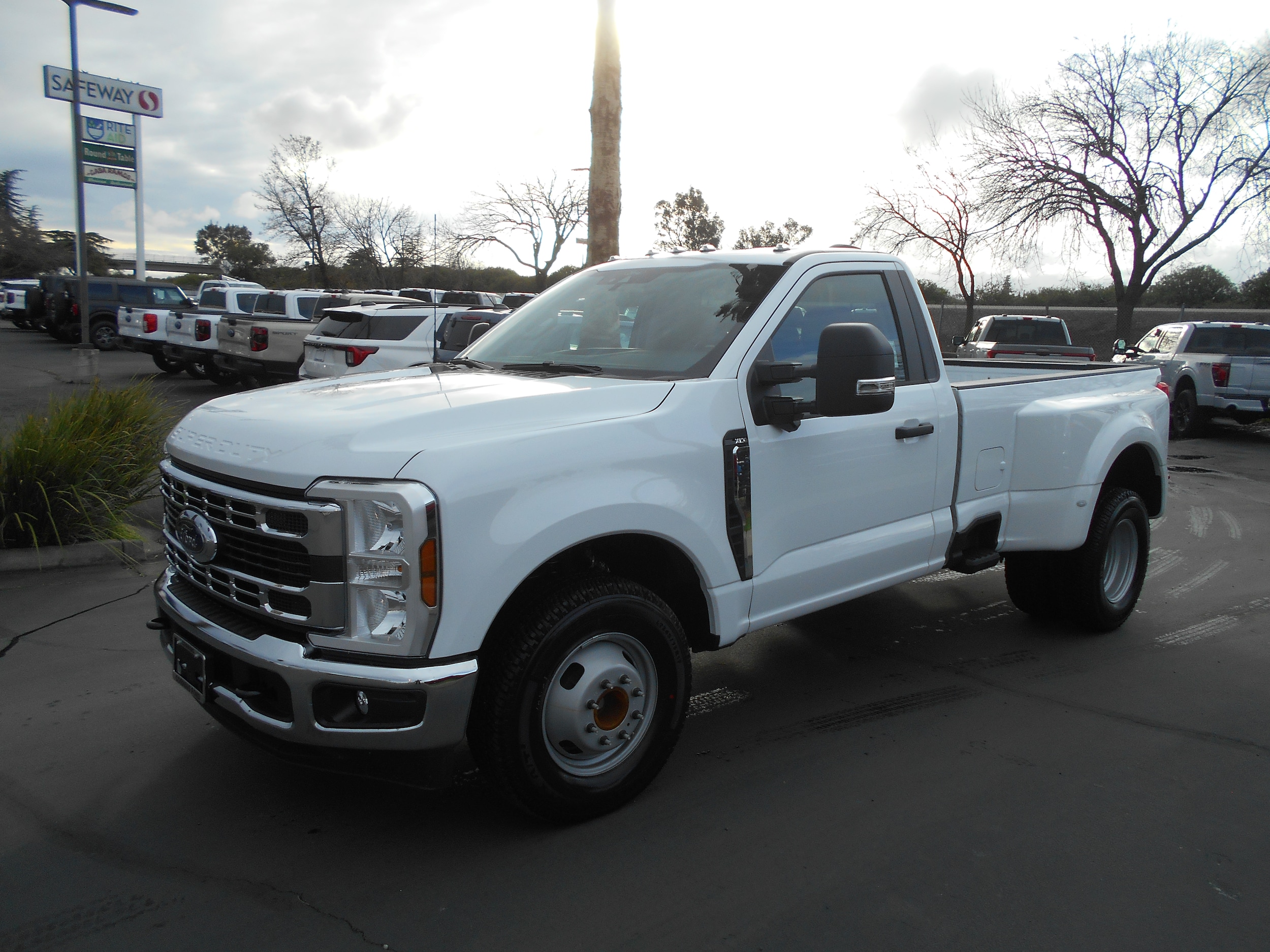 2026 Ford F-350 Super Duty XL's photo