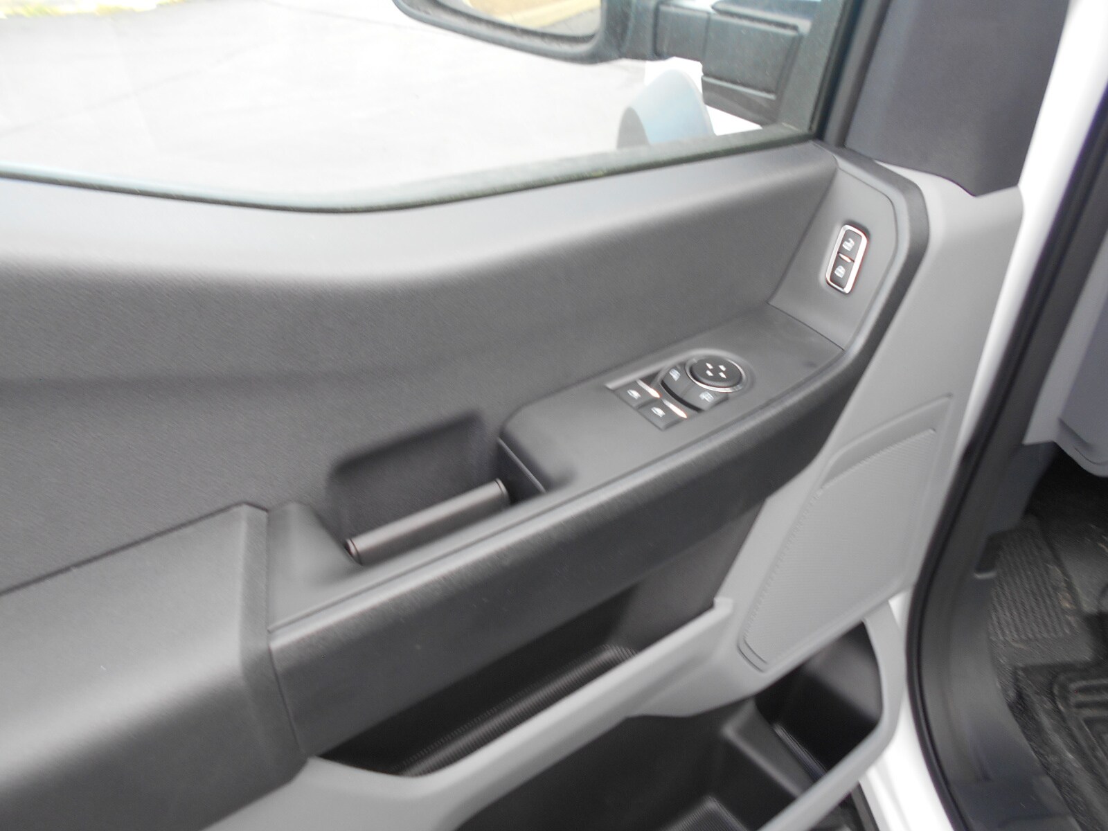 2024 Ford F-600 photo 4