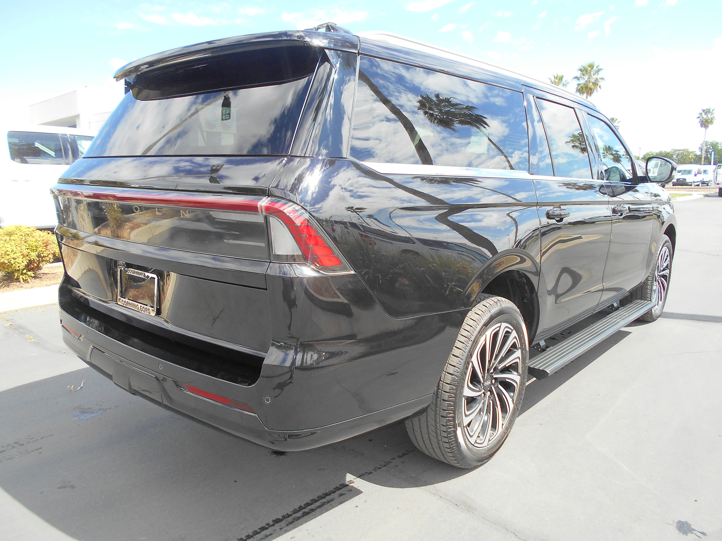 2025 Lincoln Navigator L Black Label photo 3