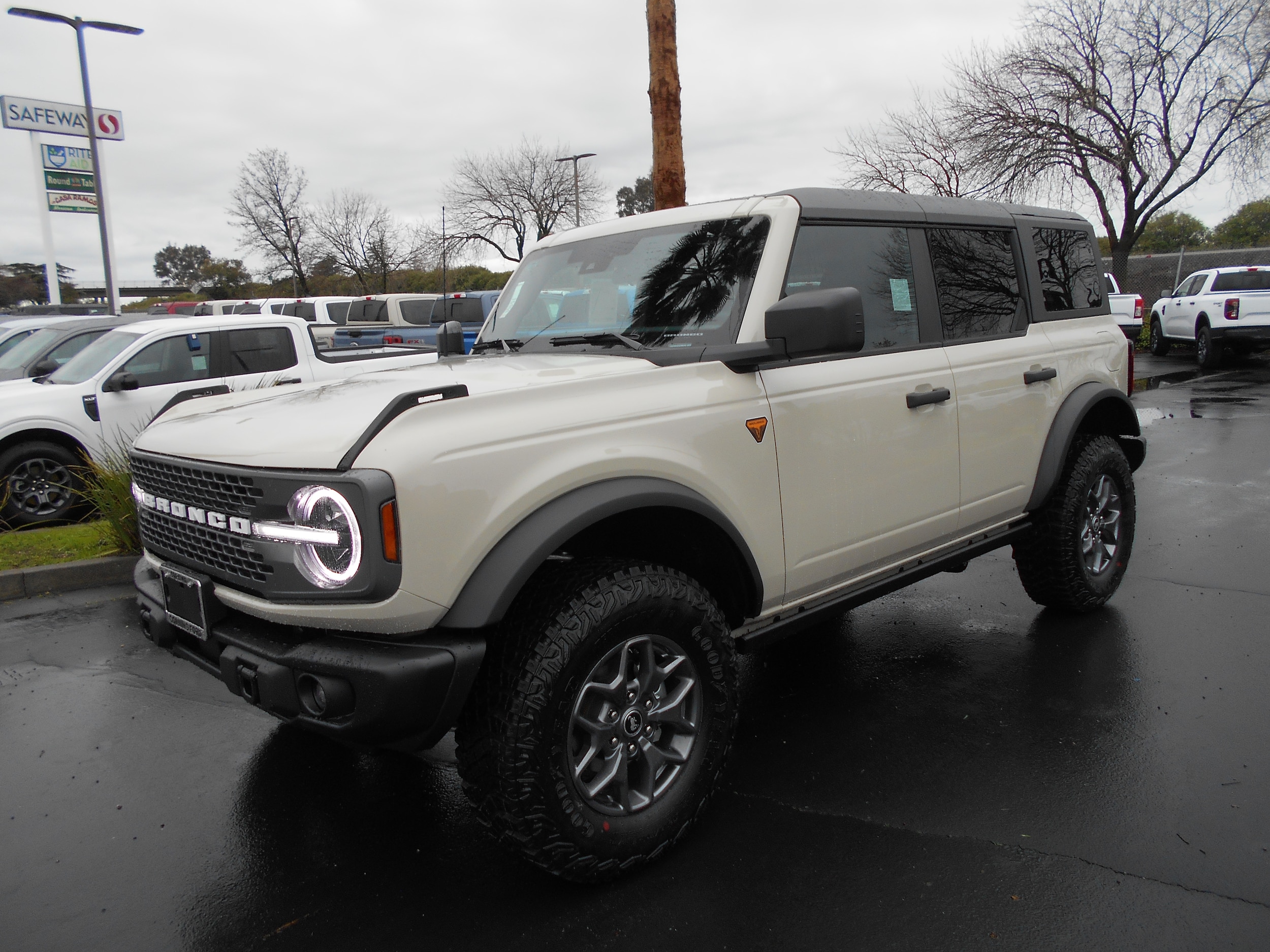 2025 Ford Bronco 4-Door Badlands's photo