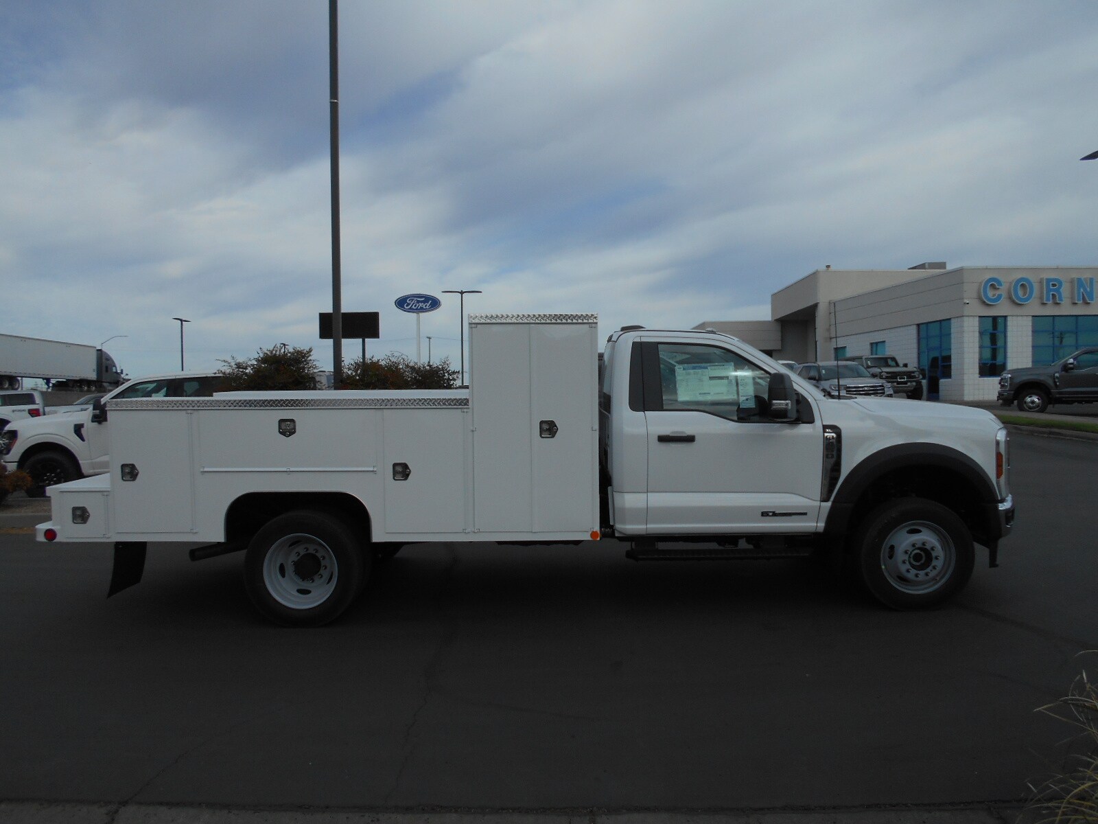 2024 Ford F-450 photo 2