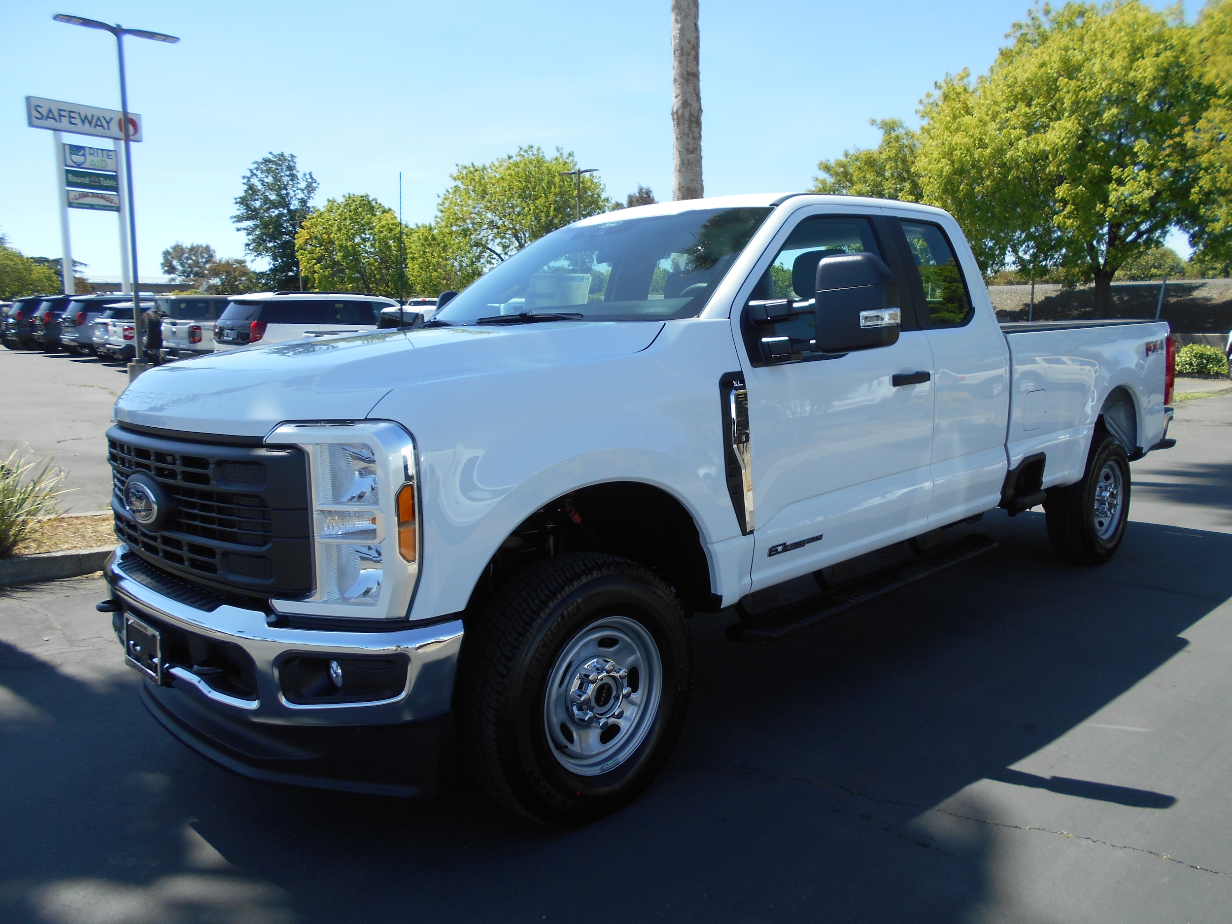 2026 Ford F-250 XL 4x4 SuperCab 8' Box's photo